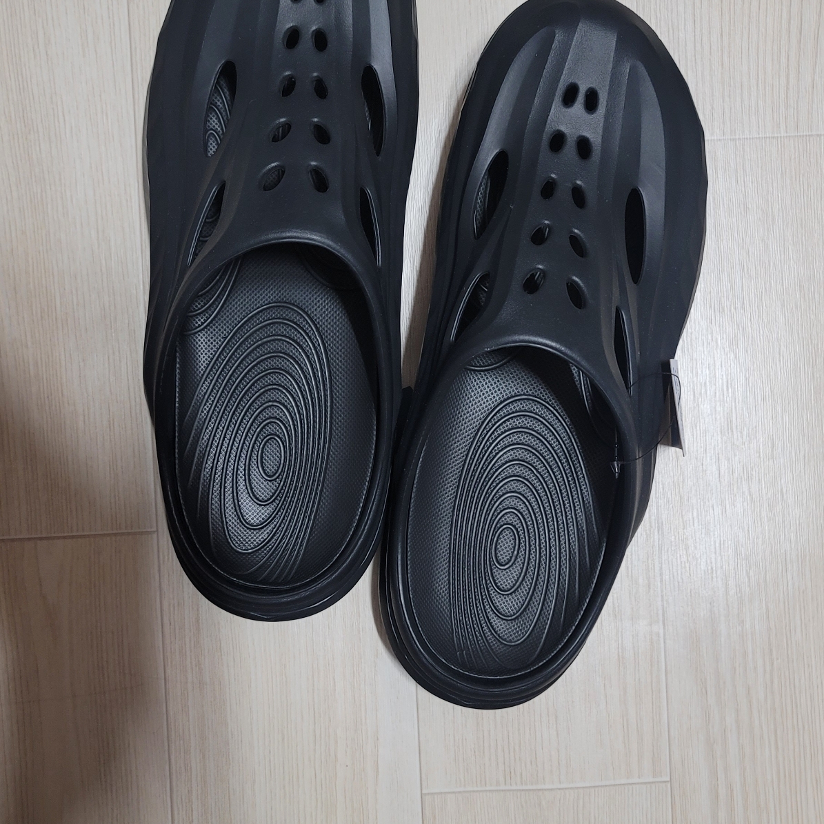 Hoka Ora Recovery Mule Black 착용 스타일