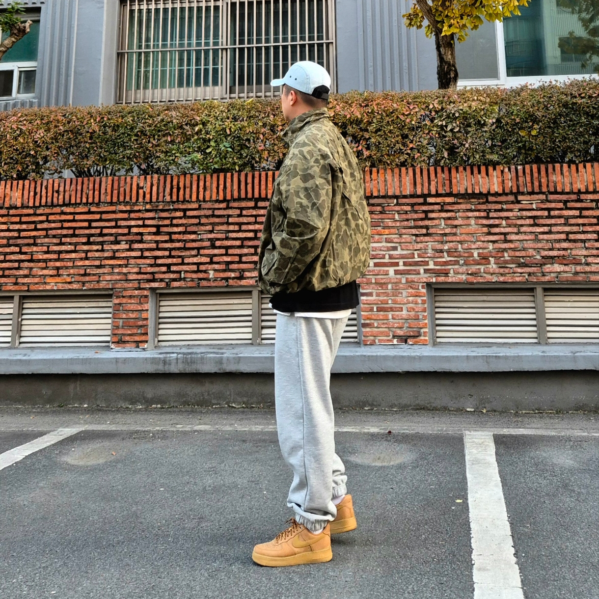 Nike Air Force 1 '07 WB Flax, Supreme Denim Camp Cap Washed Blue - 22FW 착용 스타일 - 2