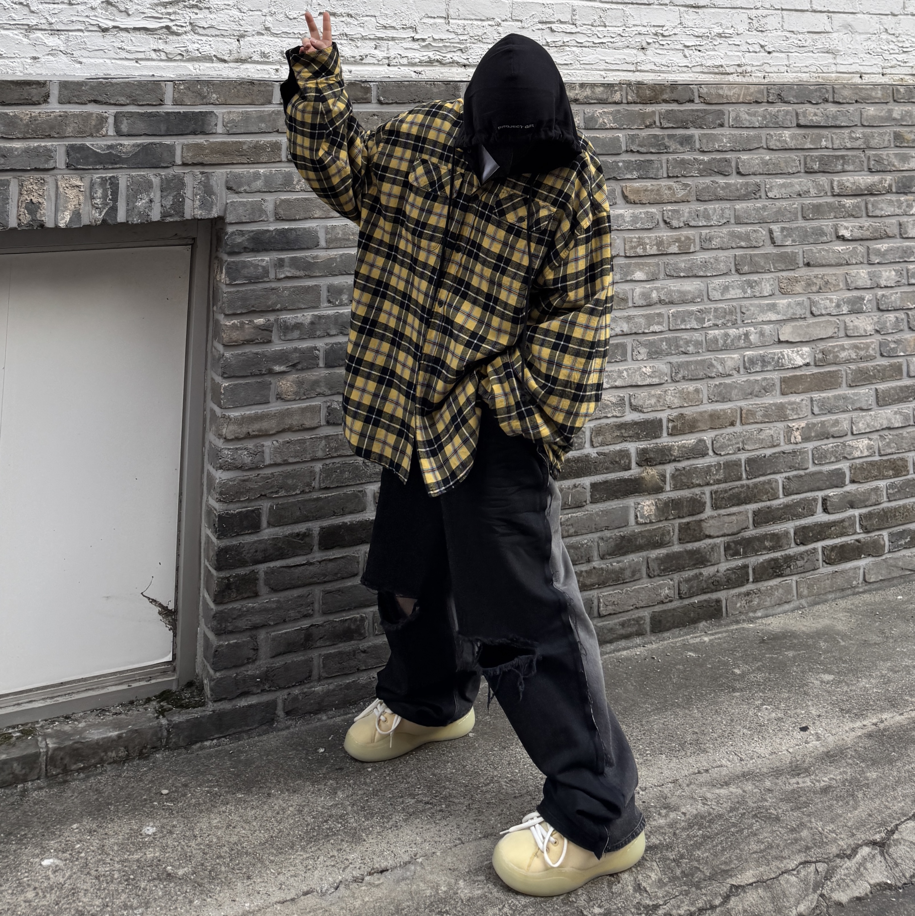 ERL Vamp Skate Shoe Foam, Project G/R Two Faced Denim Pants Black 착용 스타일 - 3