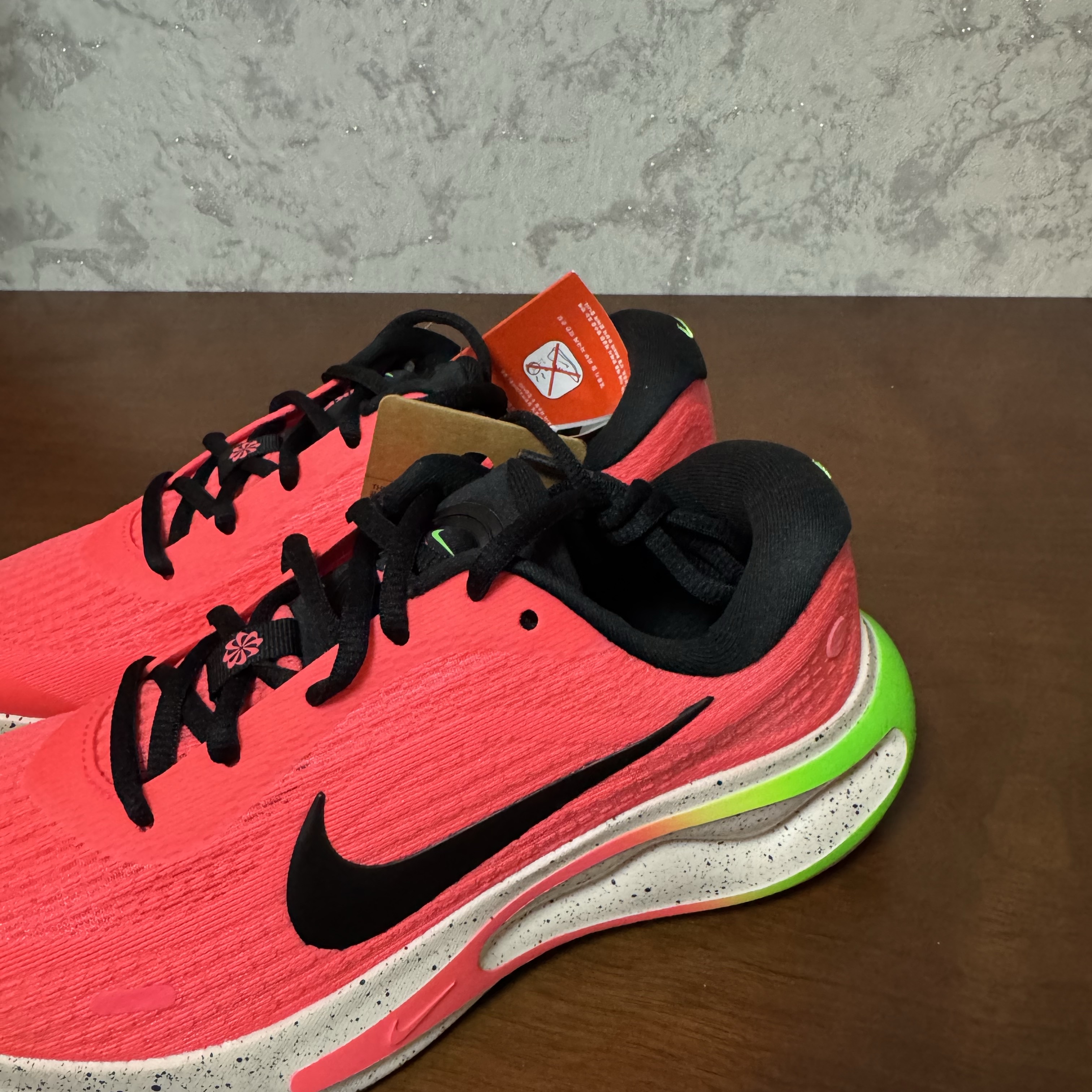 (W) Nike Journey Run Road Running Hot Punch Green Strike 착용 스타일 - 4