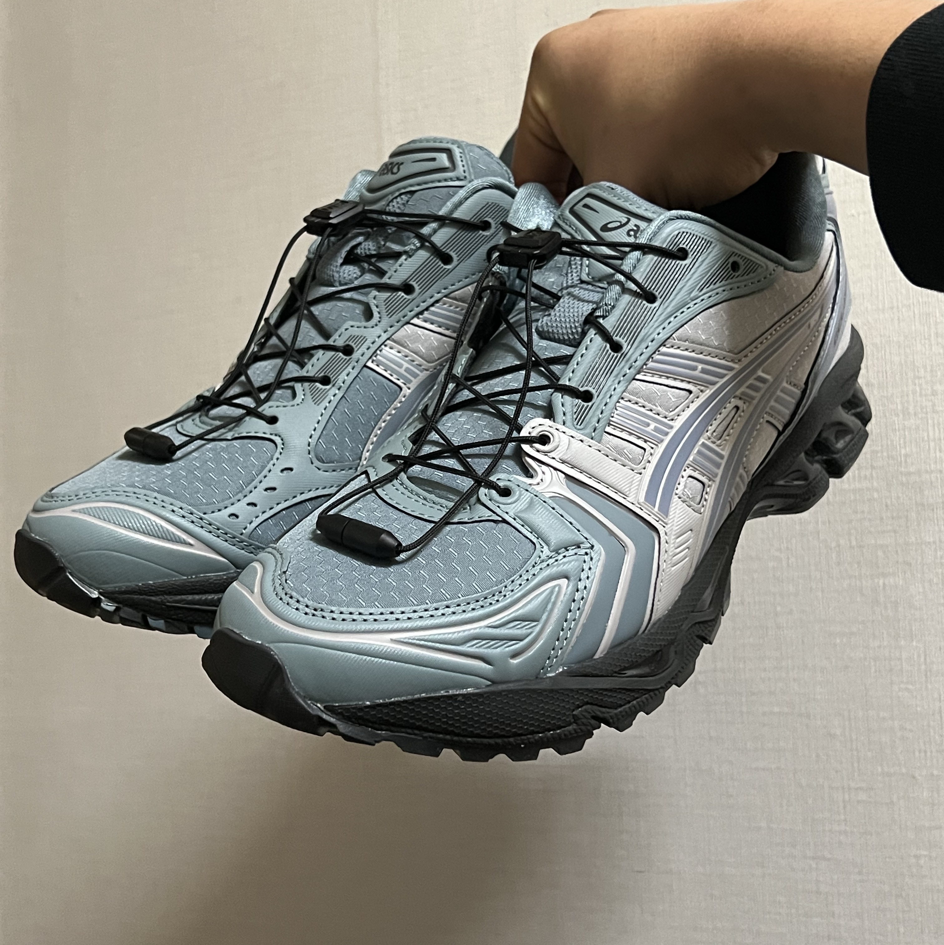 Asics Gel-Kayano 14 Earthenware Pack Fjord Grey Cement Grey 착용 스타일 - 1