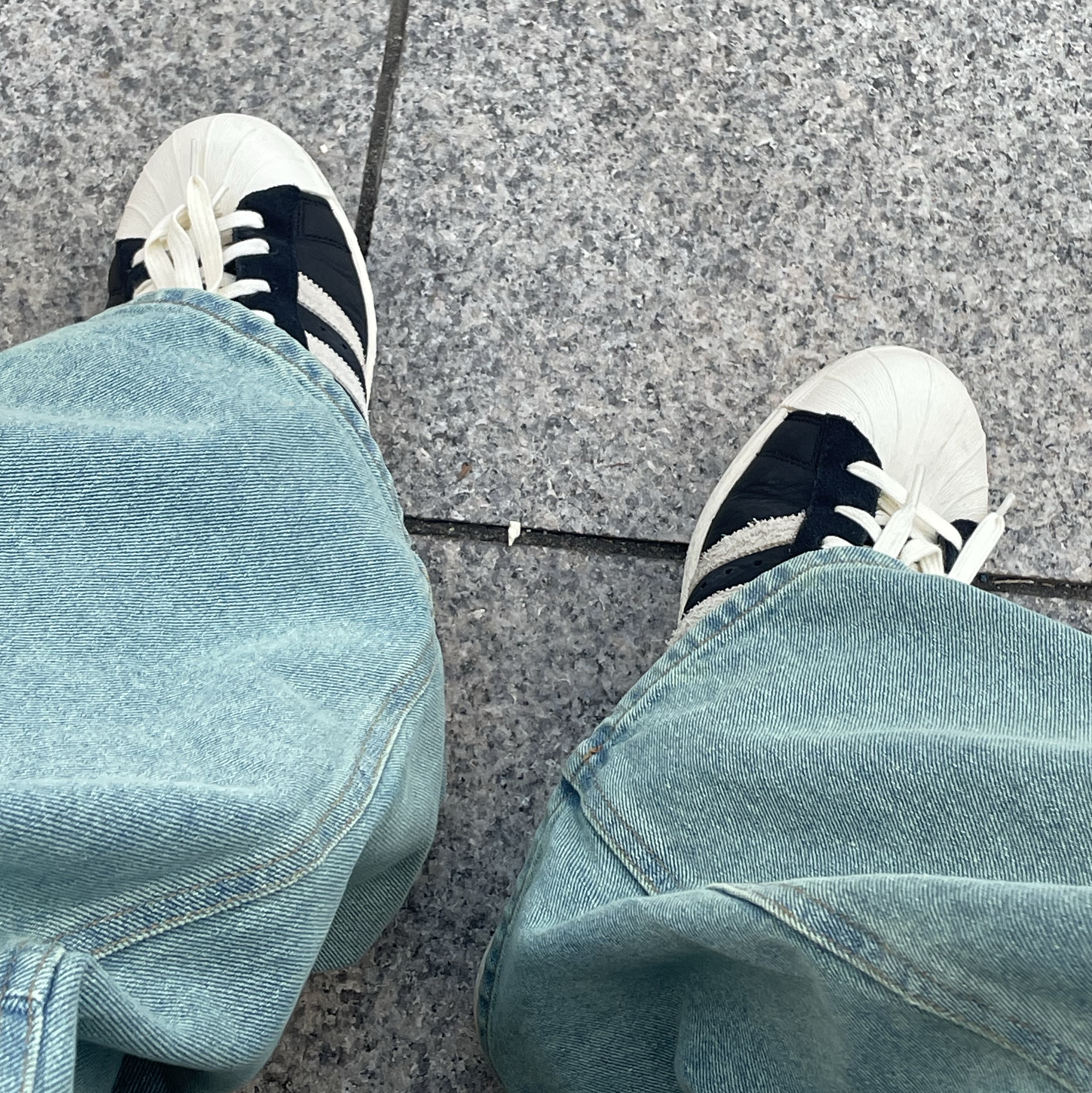 Adidas Superstar 82 Black White, Suade Color Washed Denim Blue 착용 스타일
