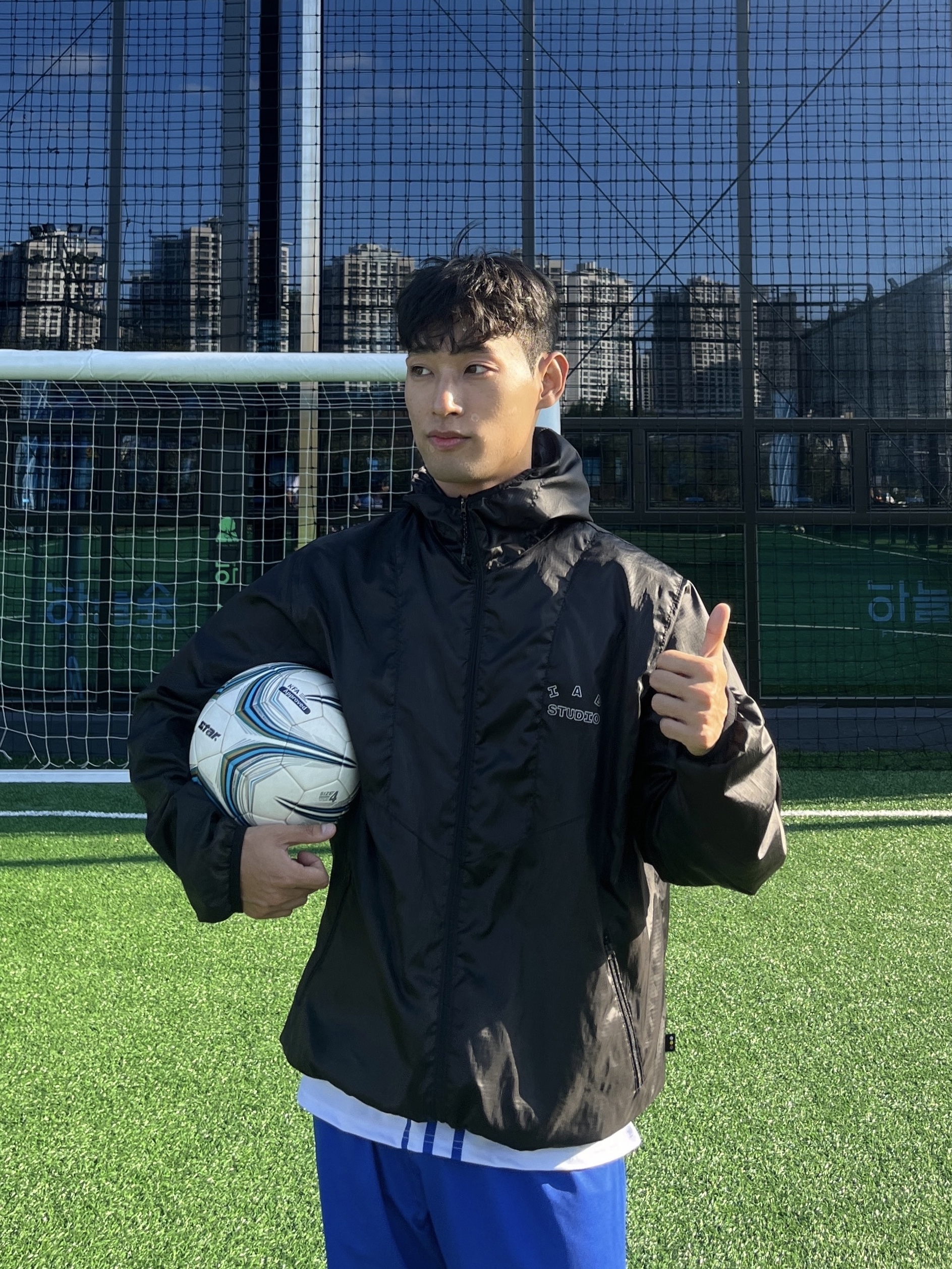 IAB Studio Ripstop Wind Jacket Black 착용 스타일 - 1
