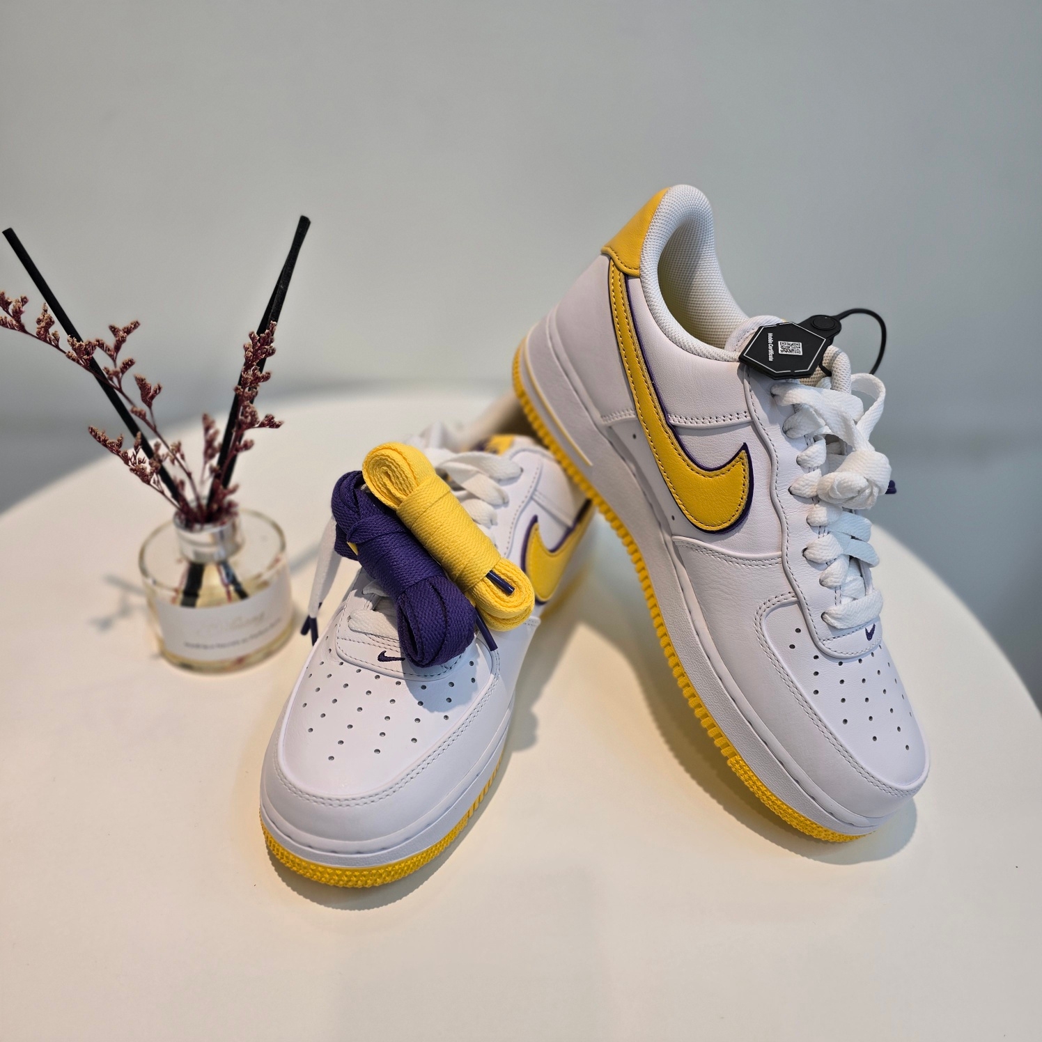 Nike x Kobe Bryant Air Force 1 Low Retro QS Varsity Maize and Varsity Purple 착용 스타일
