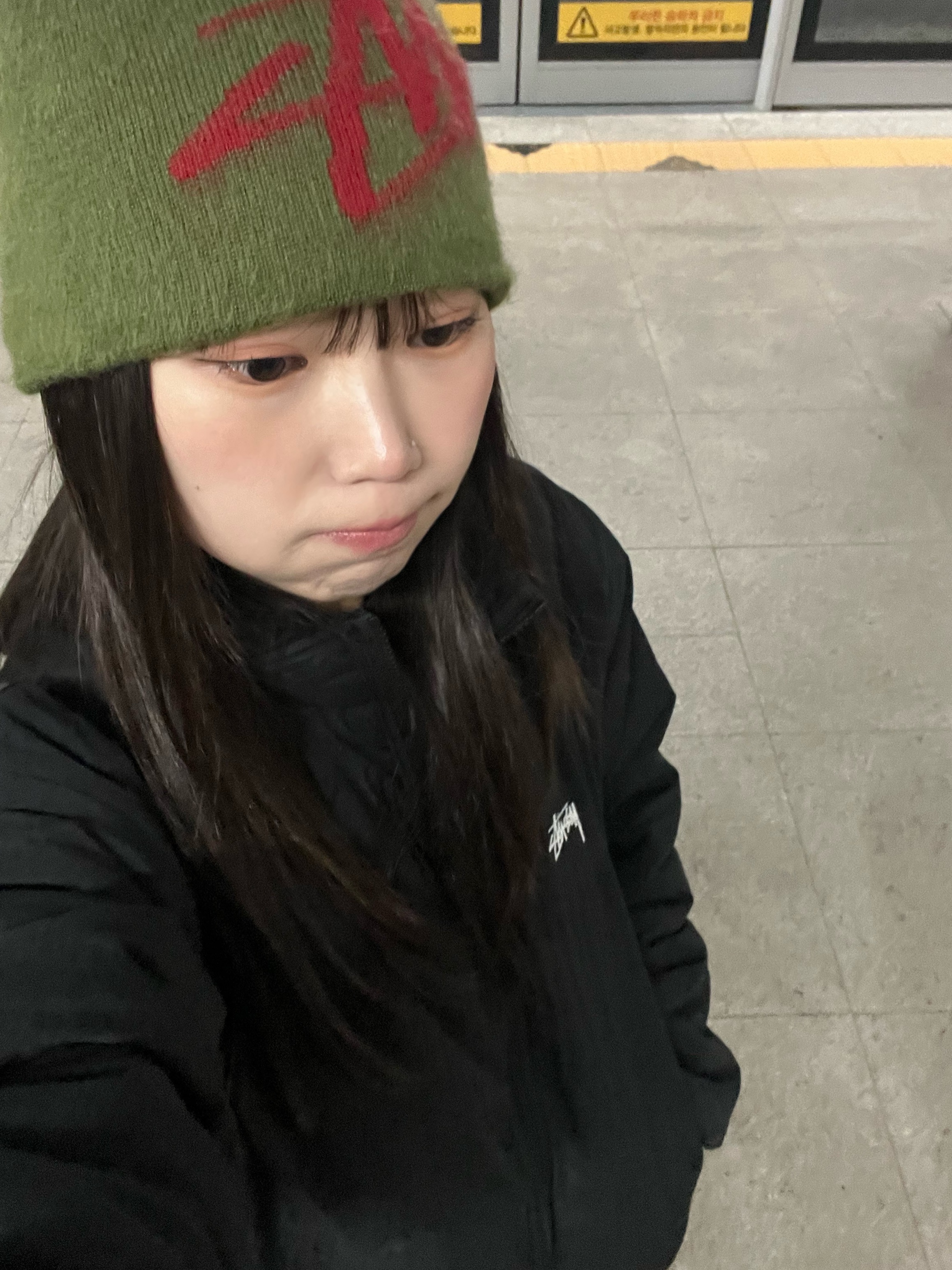 Stussy Brushed Out Stock Skullcap Beanie Army, Stussy Sherpa Reversible Jacket Black 착용 스타일