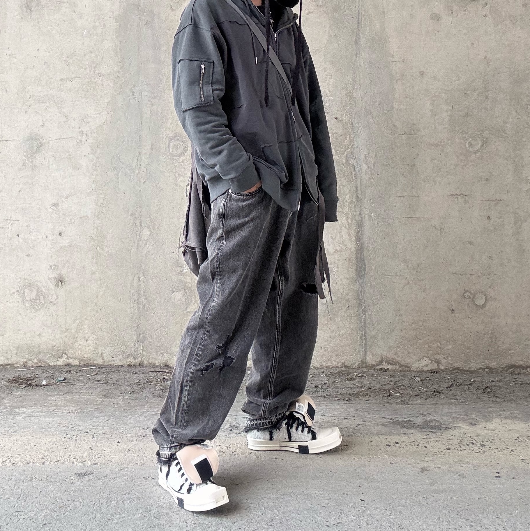 Converse x Drkshdw Turbodrk Chuck 70 Hi Lilly White 착용 스타일 - 2