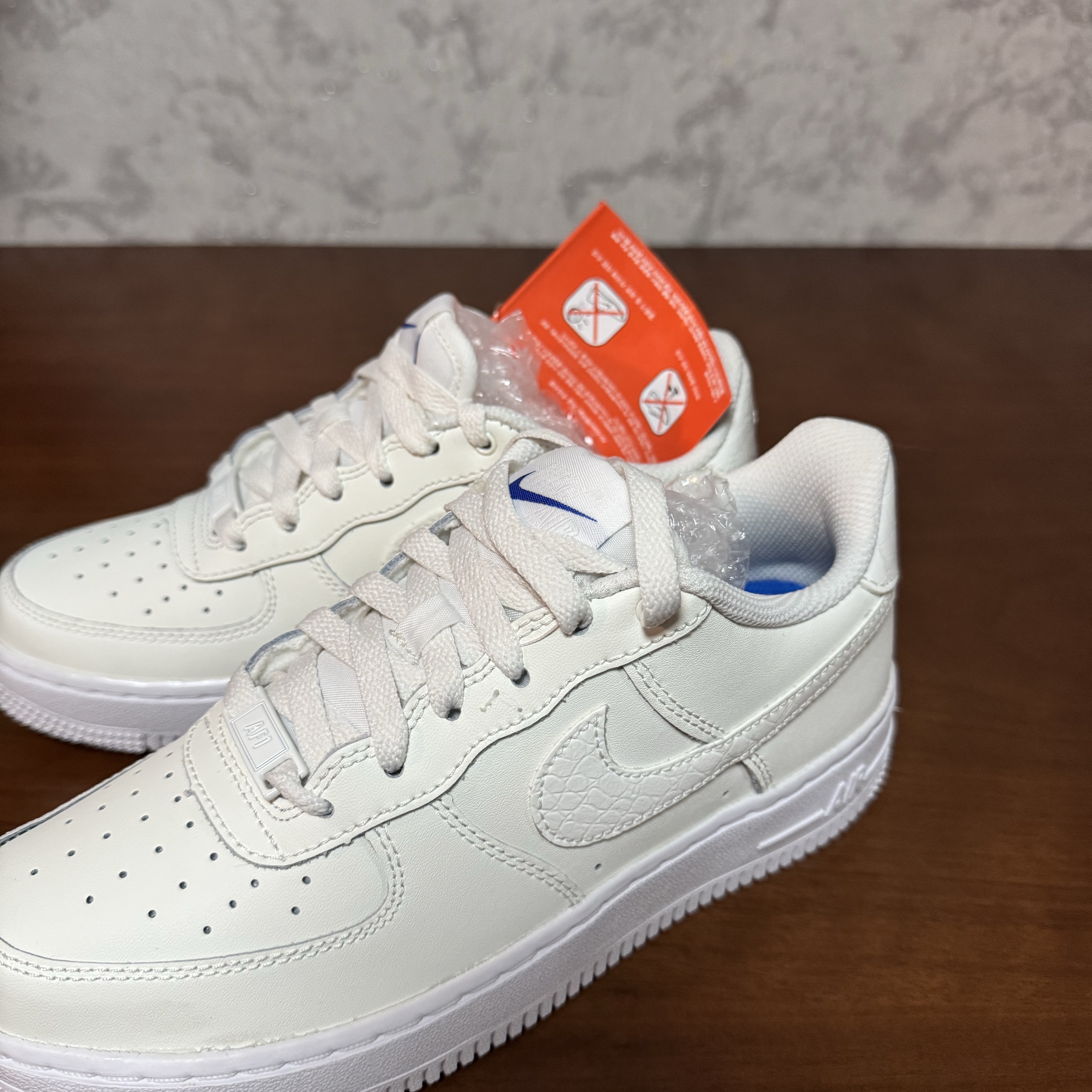 (GS) Nike Air Force 1 LV8 Sail White 착용 스타일 - 3