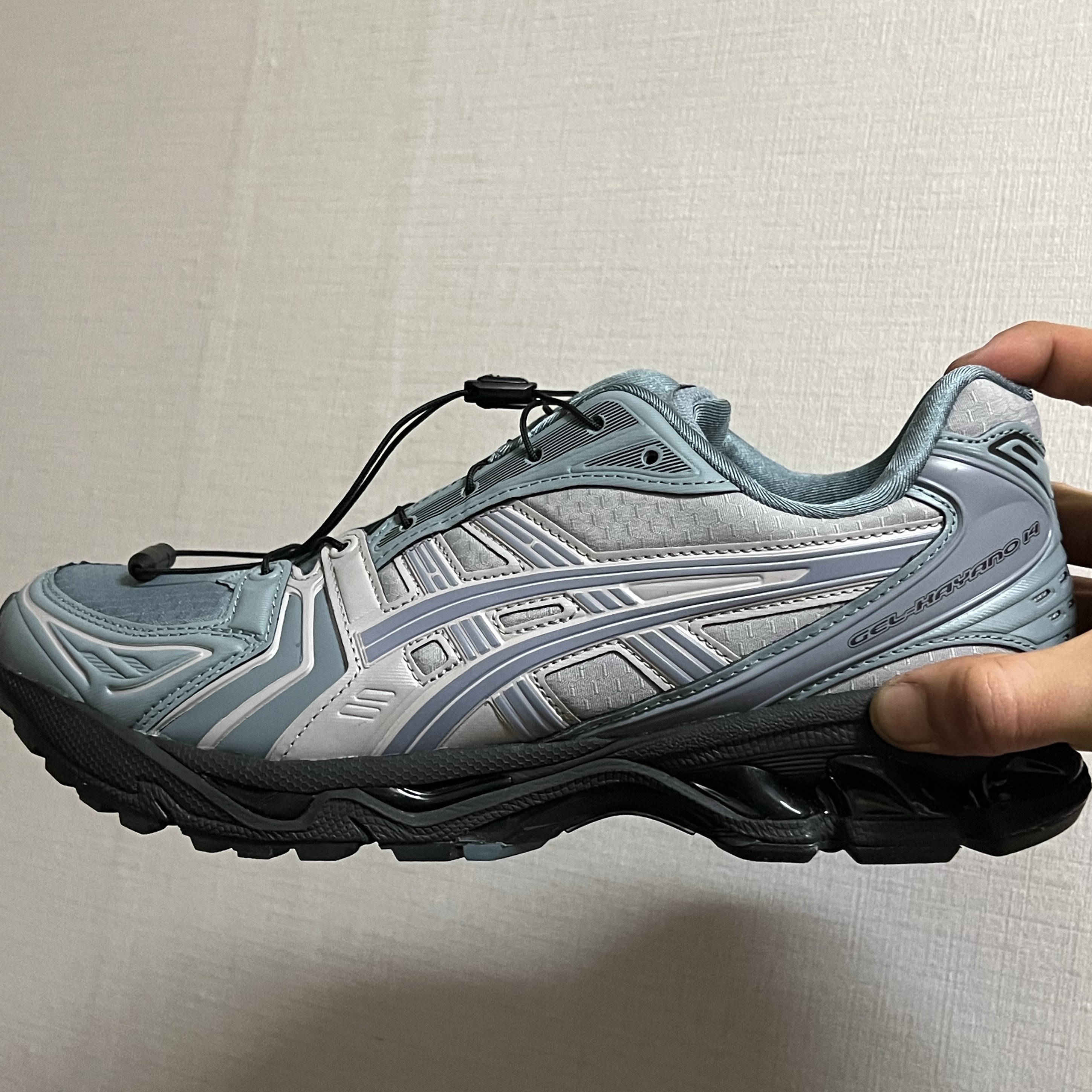 Asics Gel-Kayano 14 Earthenware Pack Fjord Grey Cement Grey 착용 스타일 - 2