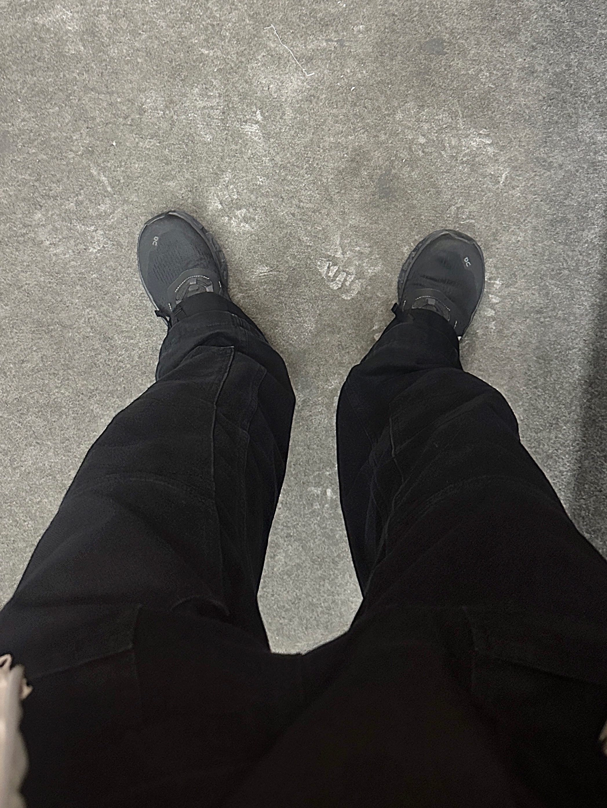 ETCE Anarchy Washed Cap Charcoal, On Running Cloudmonster All Black 착용 스타일 - 4