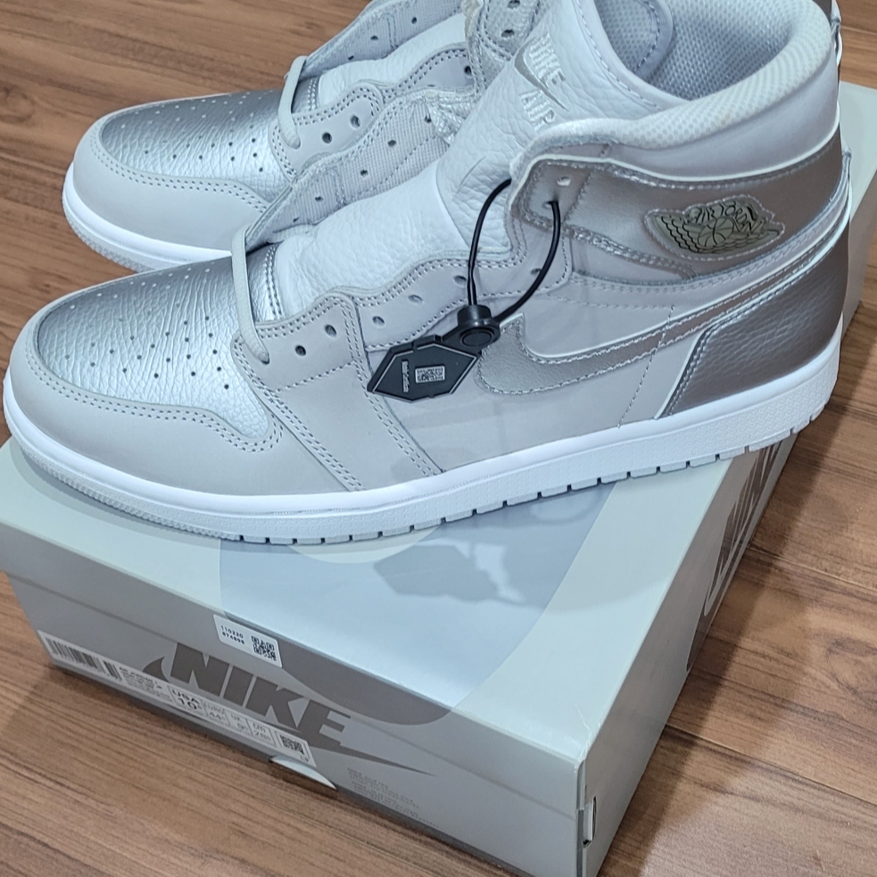 Jordan 1 Retro High OG CO.JP Neutral Grey 착용 스타일 - 4