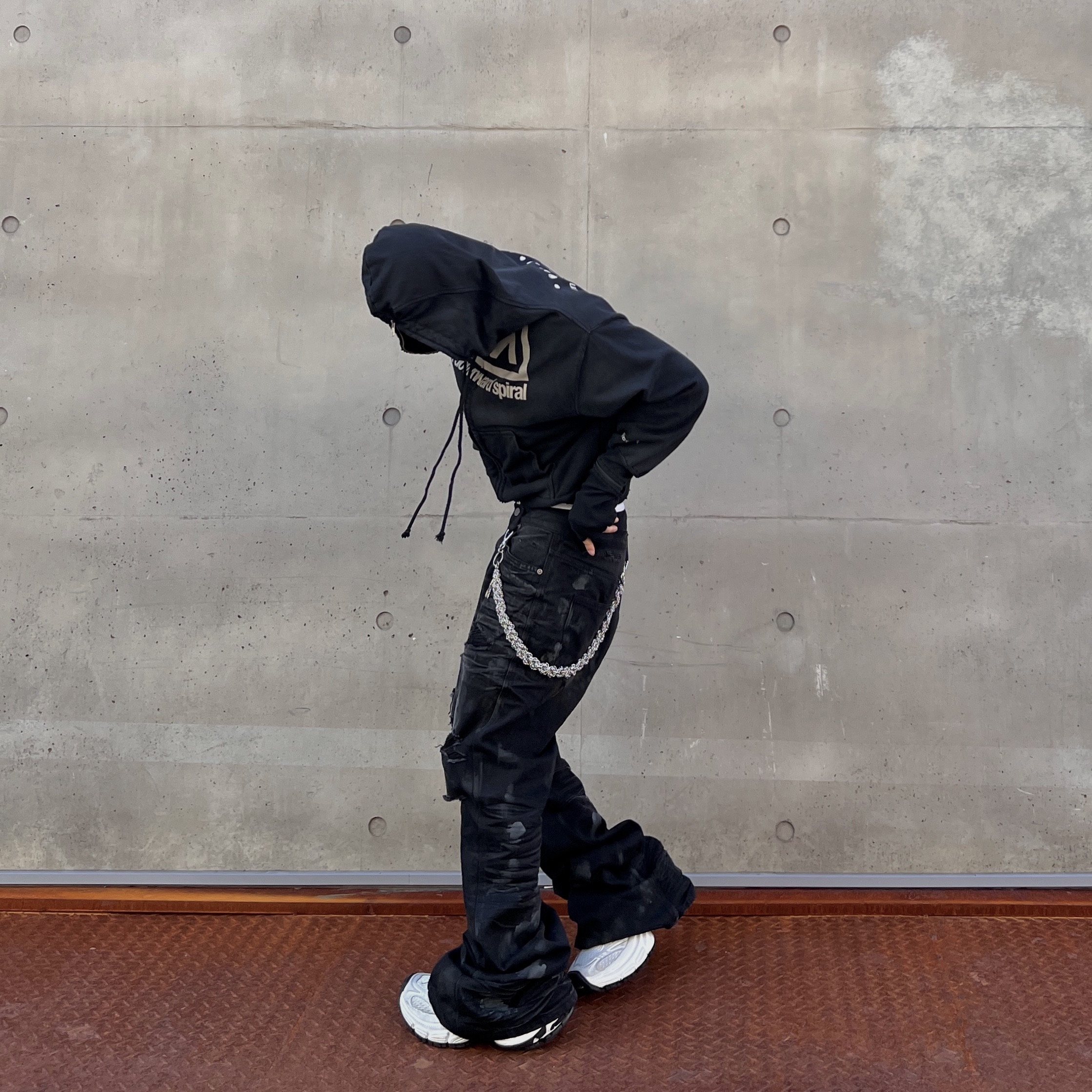 Project G/R Zygon Zip Hoodie Black, Balenciaga 10XL Sneakers White Grey Silver Black 착용 스타일 - 1