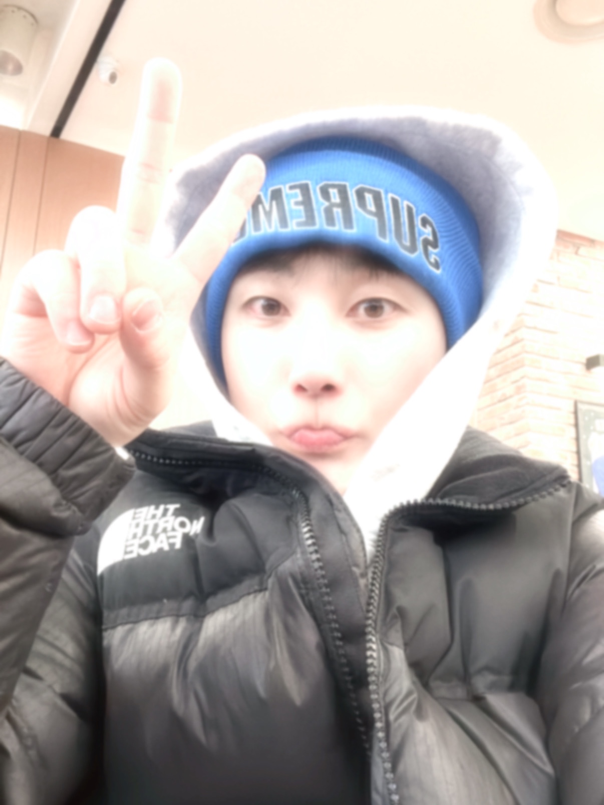 Supreme Slant Beanie Blue - 23FW, IAB Studio Hoodie Light Gray 착용 스타일 - 3
