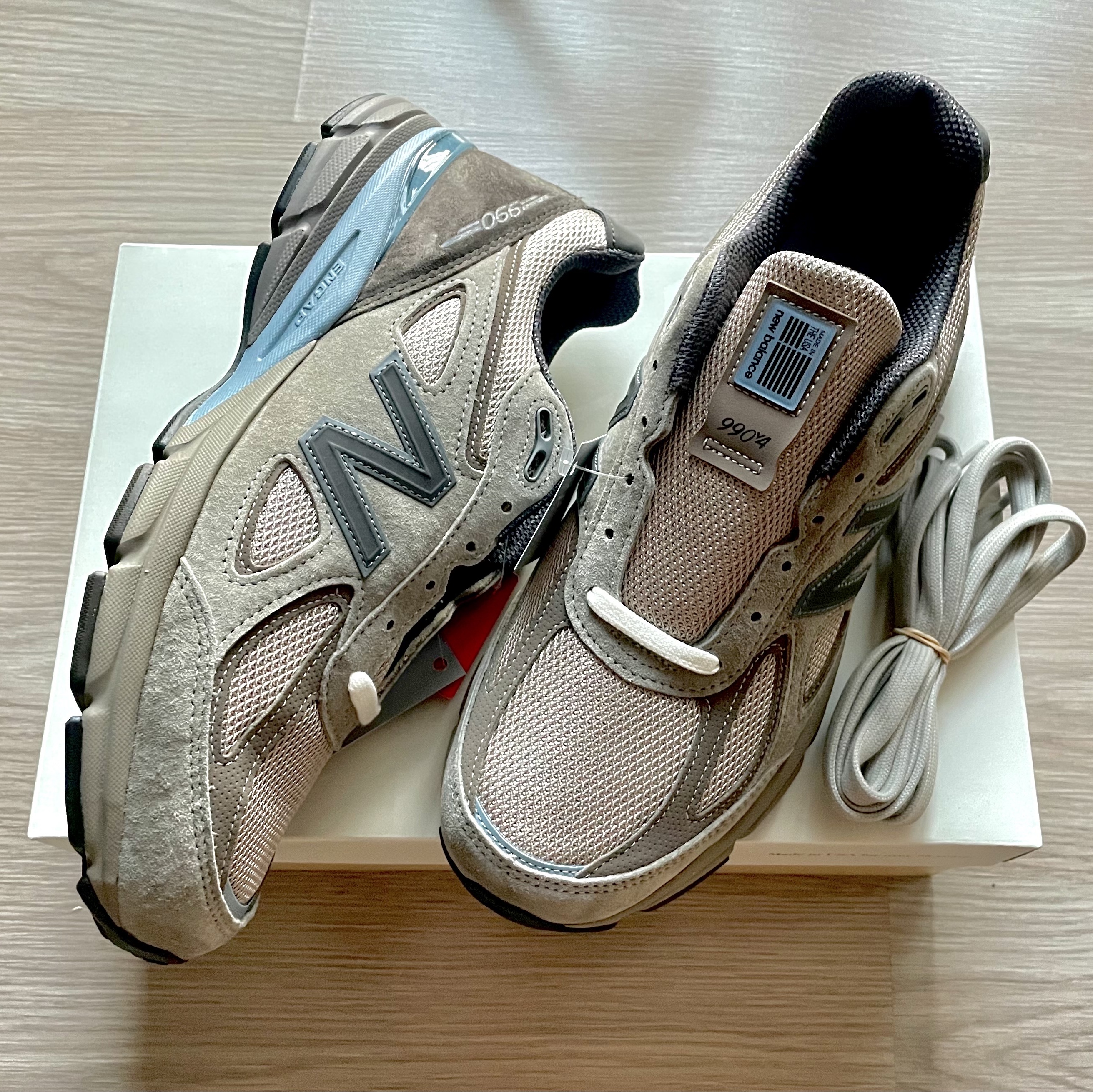 New Balance x Auralee 990v4 Made in USA London Fog 착용 스타일