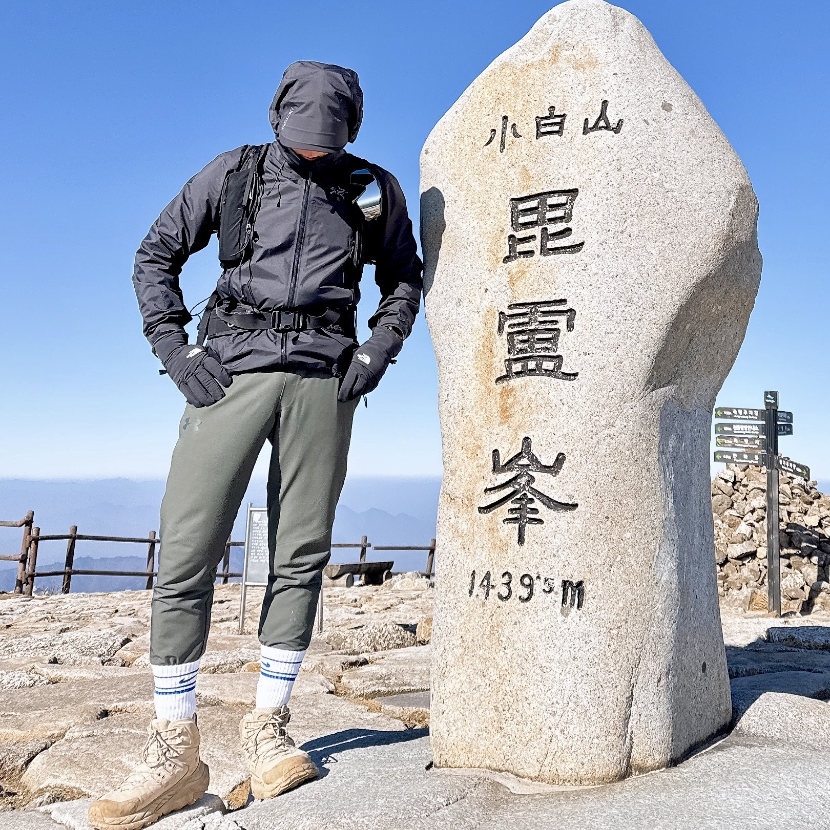 Arc'teryx Beta SL Jacket Black 착용 스타일 - 1