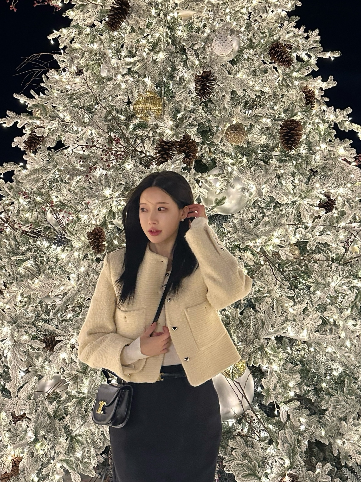Celine Mini Besace Clea in Shiny Calfskin Black, (W) Celine Small Triomphe Belt in Smooth Calfskin Black 착용 스타일