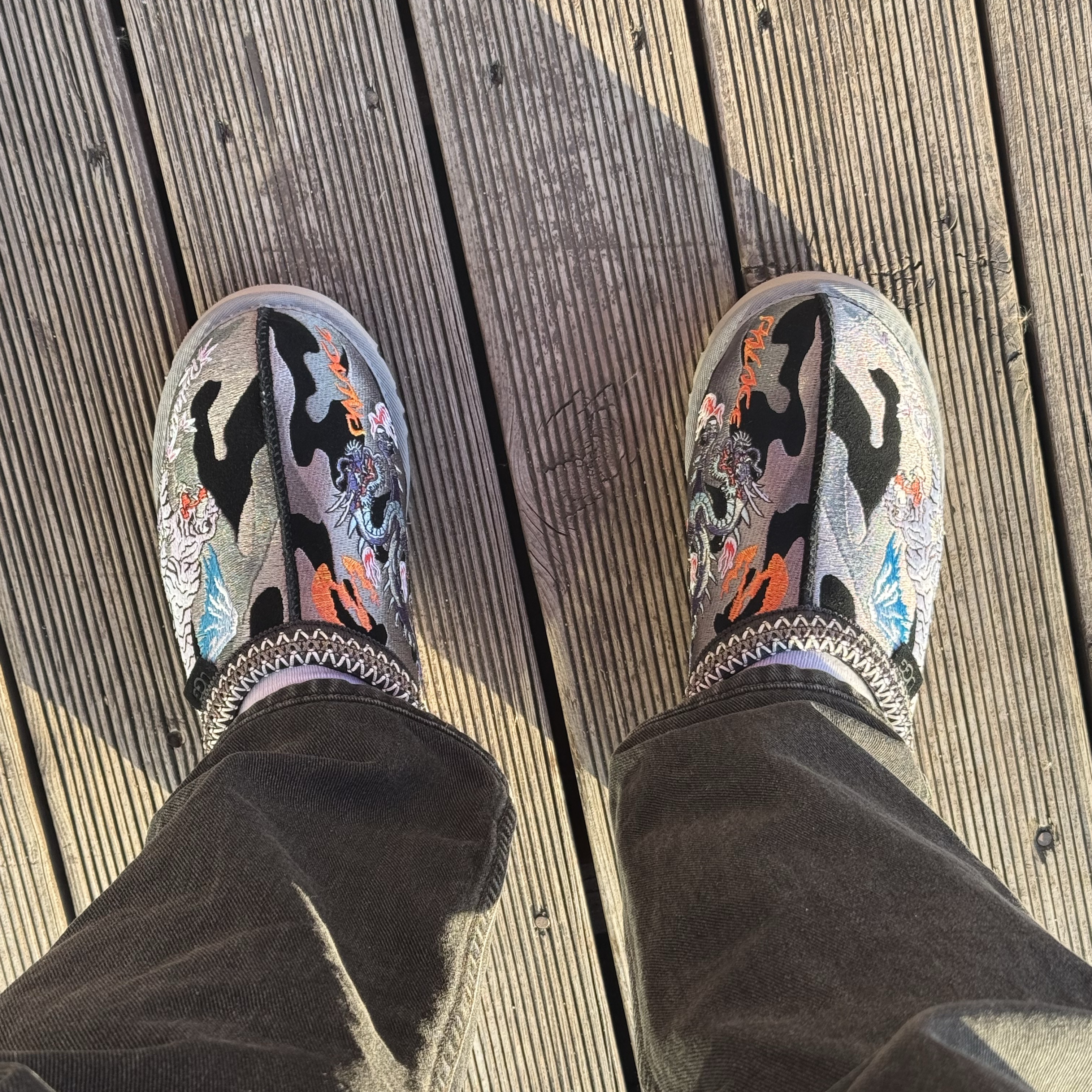 UGG x Palace Tasman Slipper Black Camo 착용 스타일