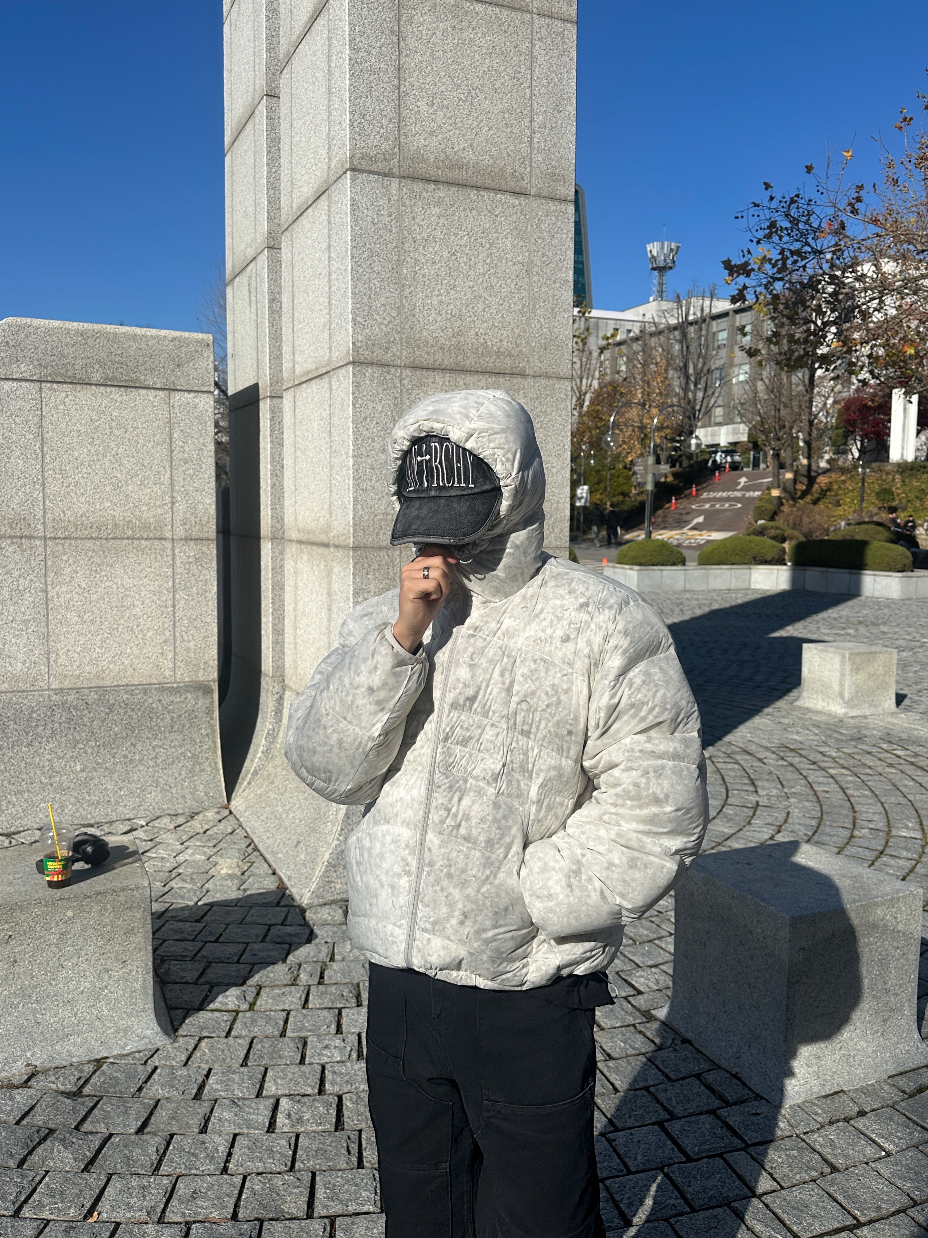 ETCE Anarchy Washed Cap Charcoal, On Running Cloudmonster All Black 착용 스타일 - 3