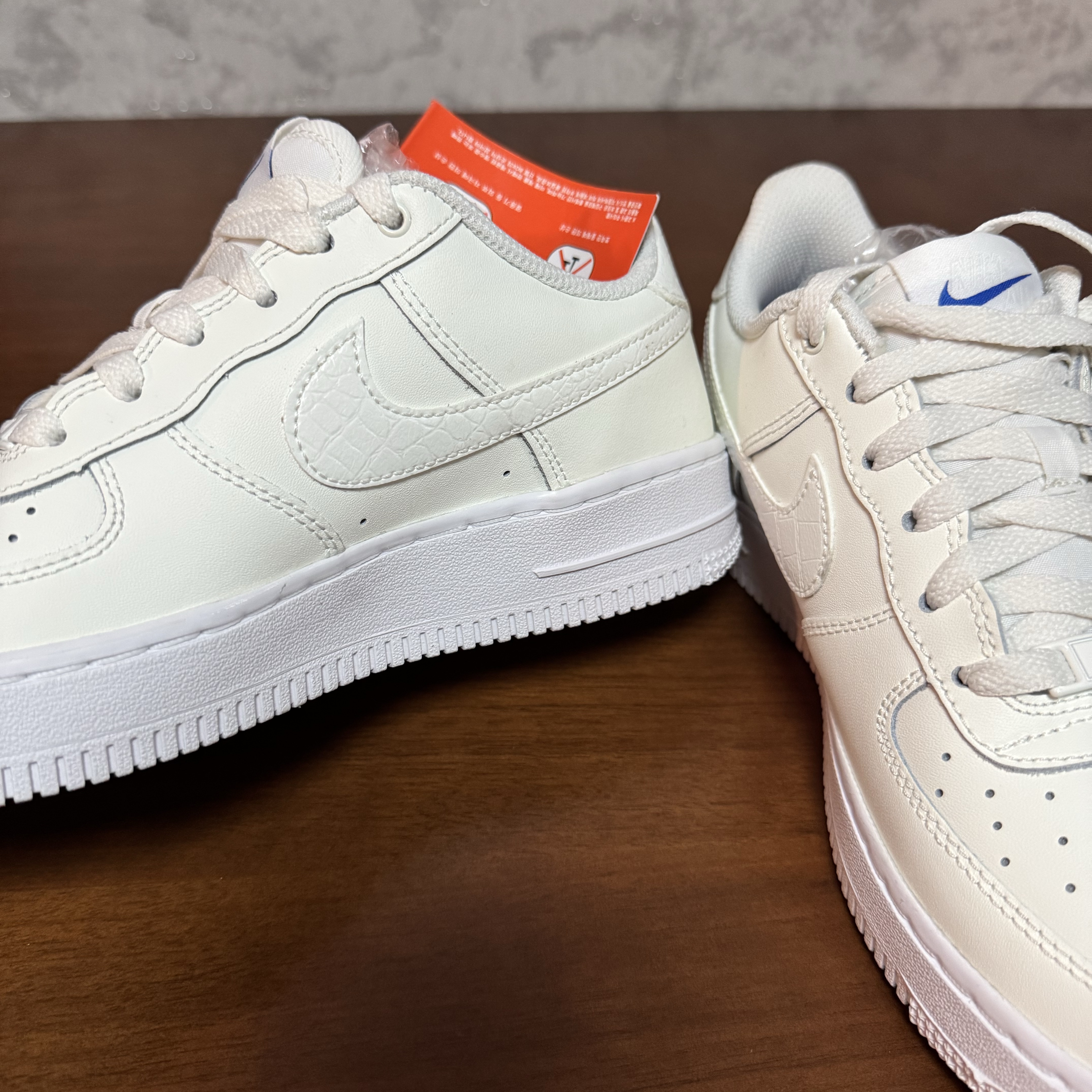 (GS) Nike Air Force 1 LV8 Sail White 착용 스타일 - 4