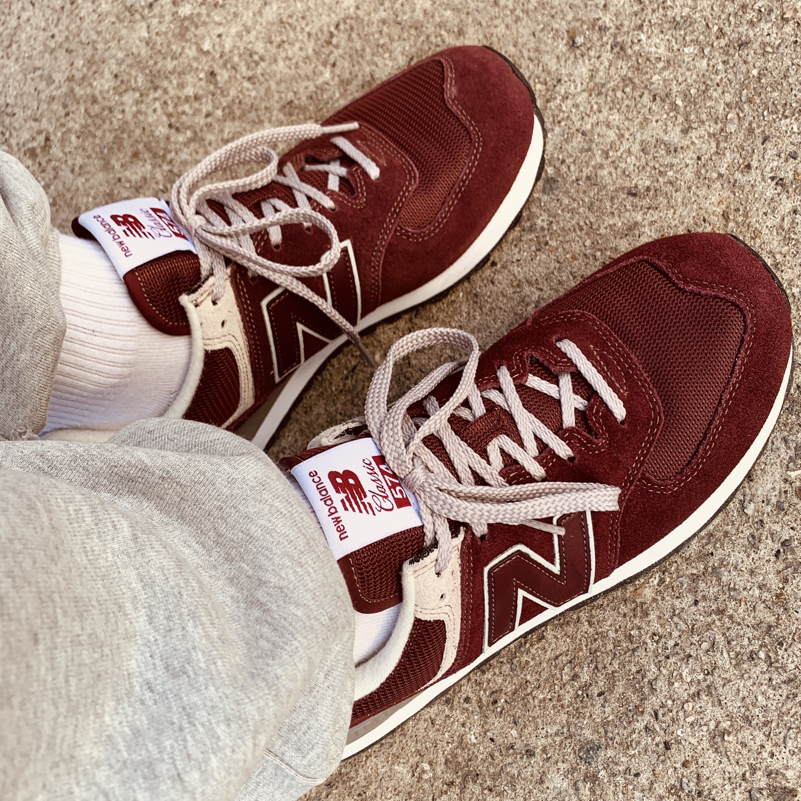 New Balance 574 Burgundy - D Standard 착용 스타일