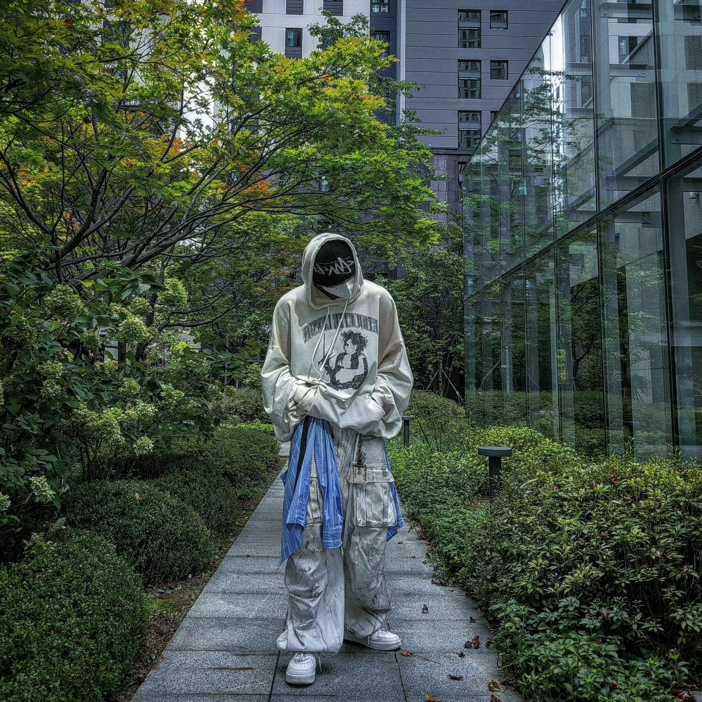 Stussy Brushed Out Stock Skullcap Beanie Black, Project G/R x Atmos Etiquette Lesson Vintage Washed Hoodie White 착용 스타일