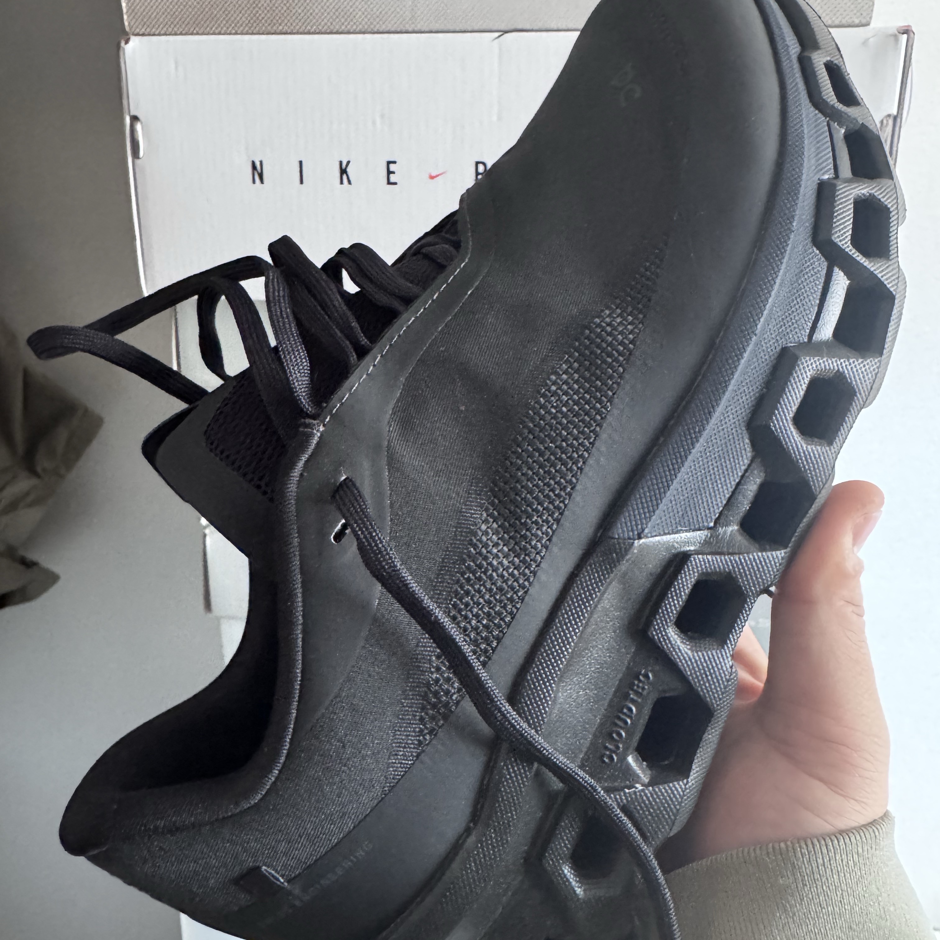 On Running x Post Archive Faction (Paf) Cloudmonster 2 Black Magnet 착용 스타일 - 2