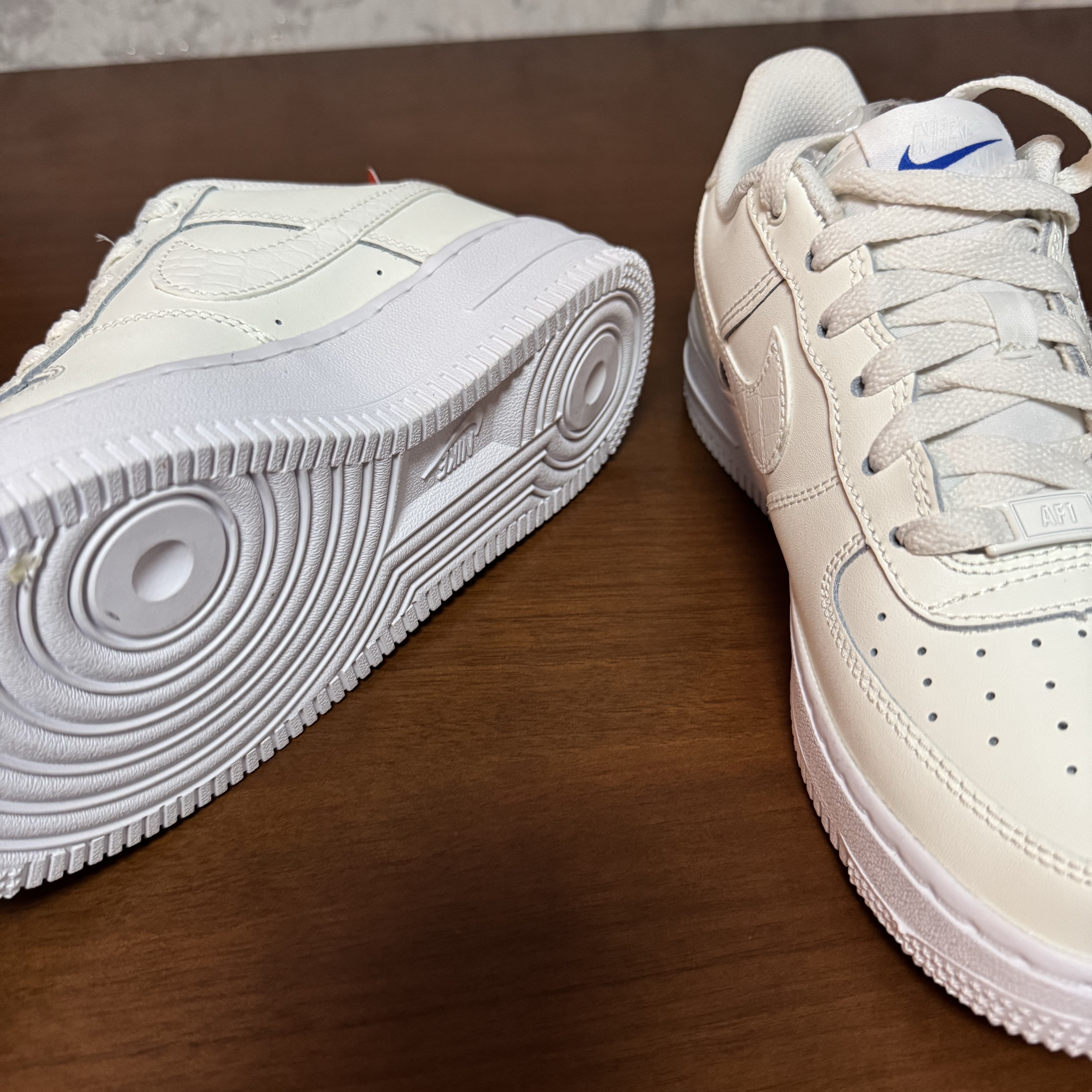 (GS) Nike Air Force 1 LV8 Sail White 착용 스타일 - 5