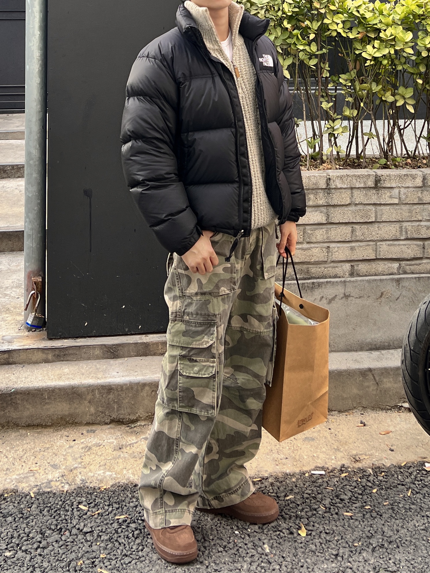 The North Face 1996 Retro Nuptse Jacket Black, (W) Nike Air Force 1 '07 Cacao Wow 착용 스타일 - 2