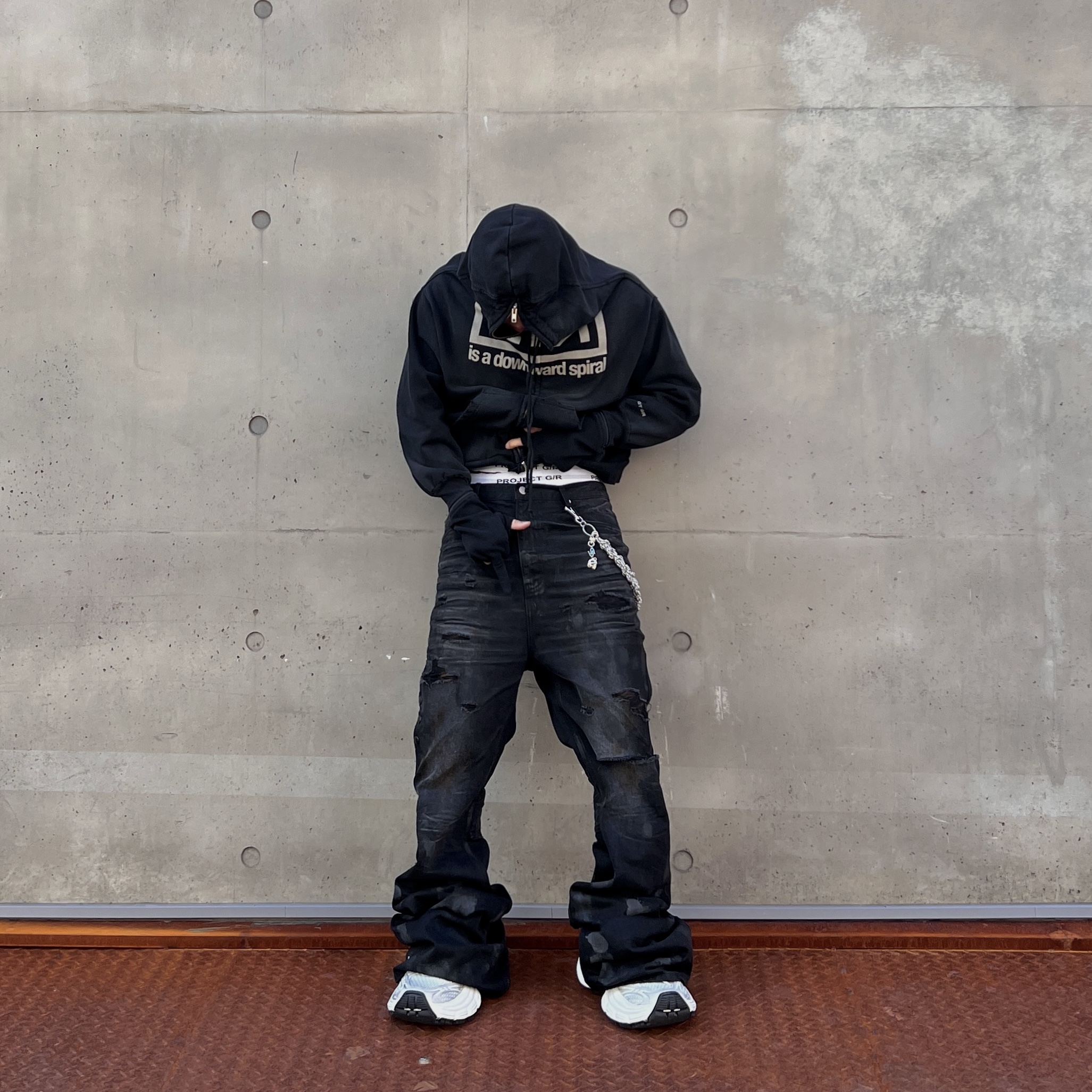 Project G/R Zygon Zip Hoodie Black, Balenciaga 10XL Sneakers White Grey Silver Black 착용 스타일 - 2