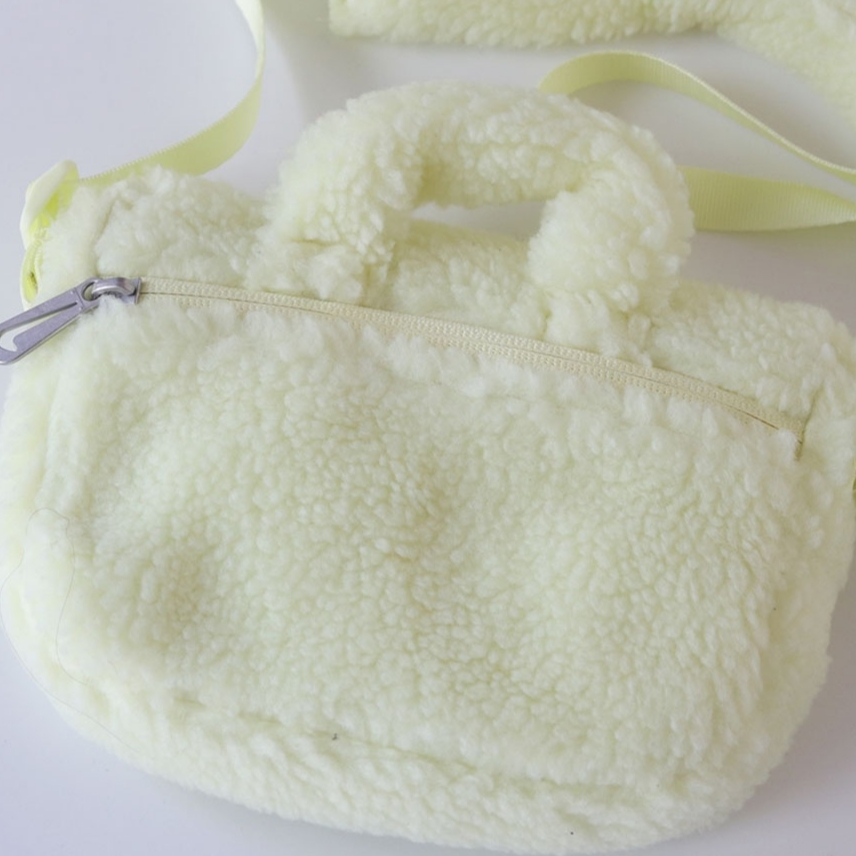 (Kids) Nike NSW Faux Fur Crossbody Bag Neon 착용 스타일 - 3