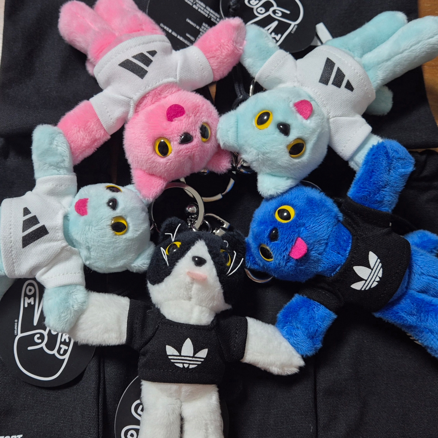 Comfort x Isetan x Adidas Piyong Keyring Blue, Comfort x Adidas Piyong Keyring Cotton Candy 착용 스타일