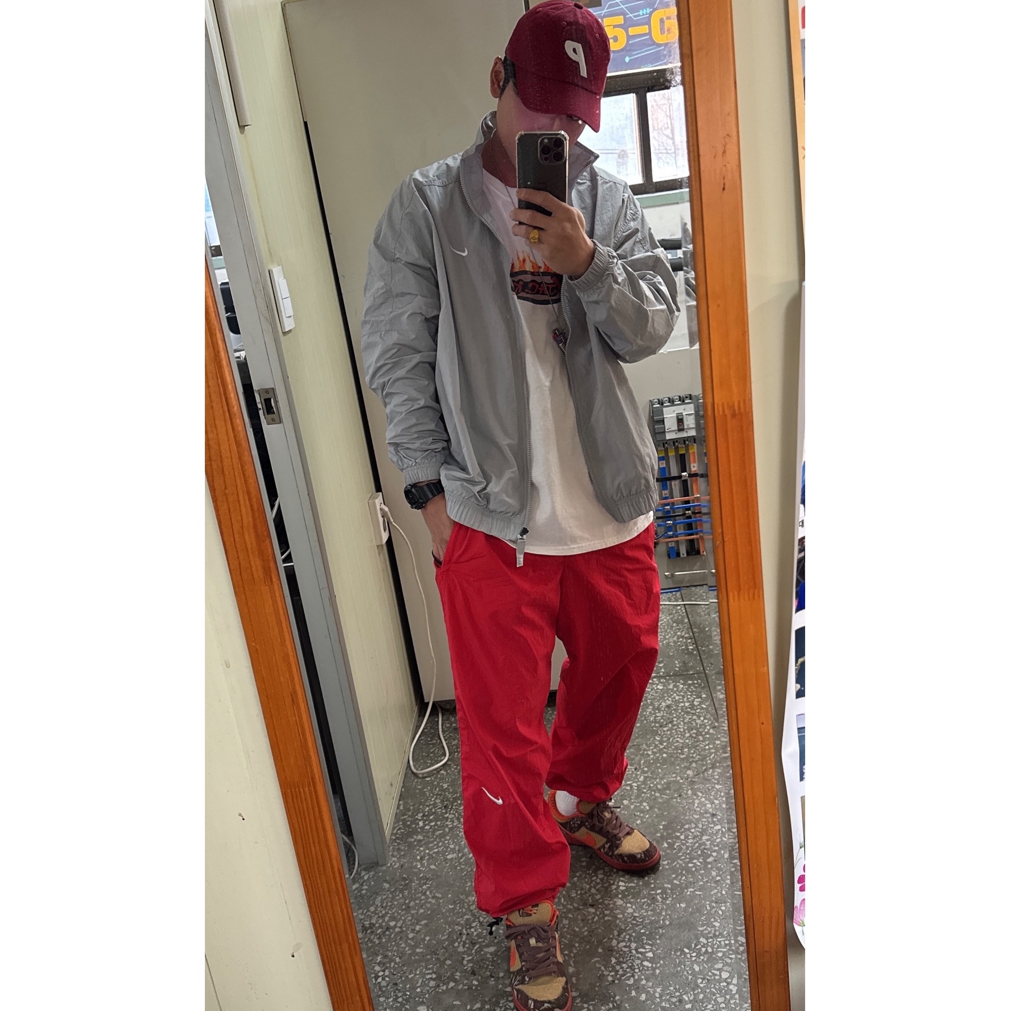 Nike M NRG Track Jacket Light Smoke Grey, Palace Canvas P 6-Panel Burgundy - 21FW 착용 스타일 - 1