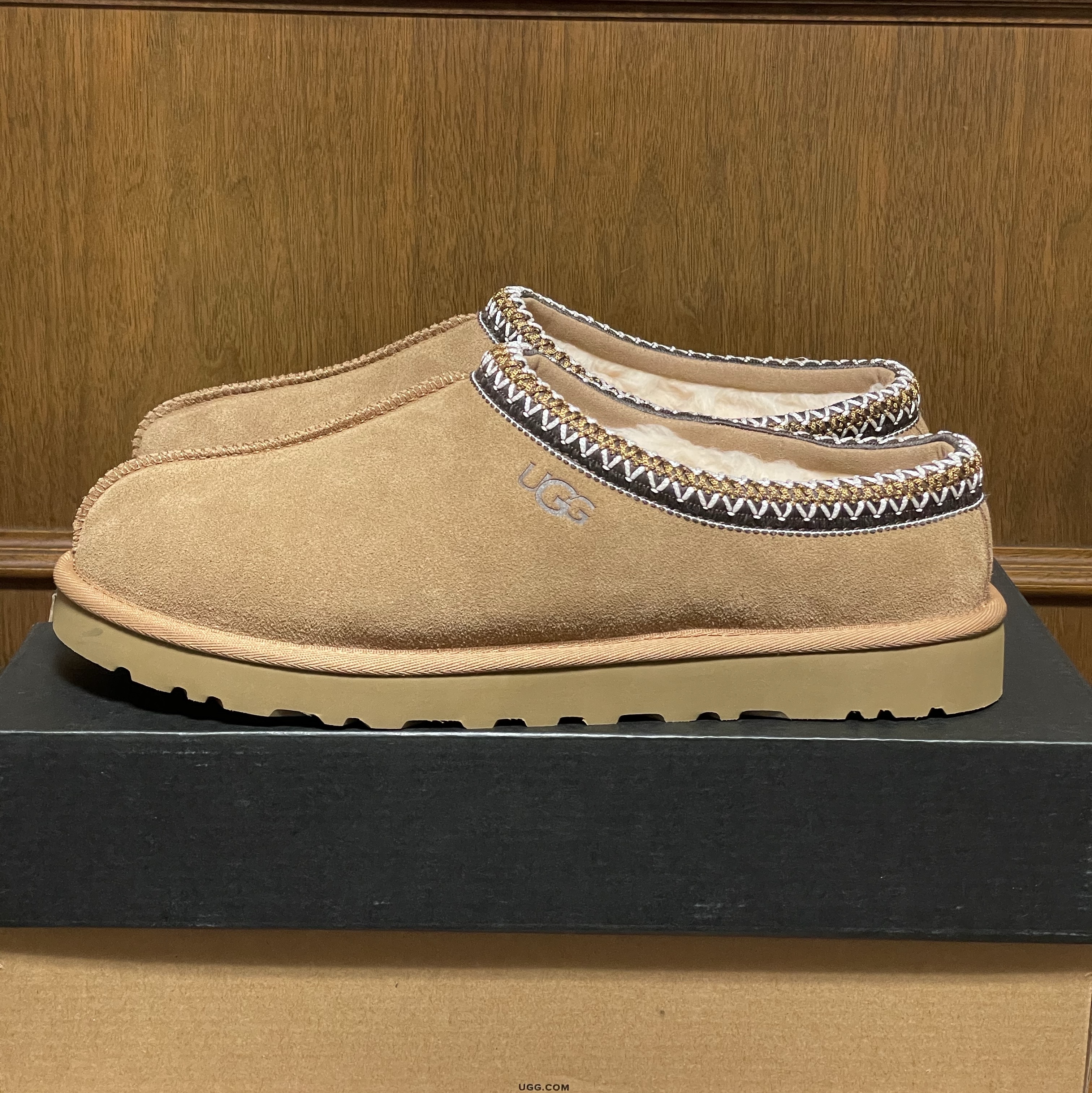 UGG Tasman Slipper Chestnut 착용 스타일 - 1