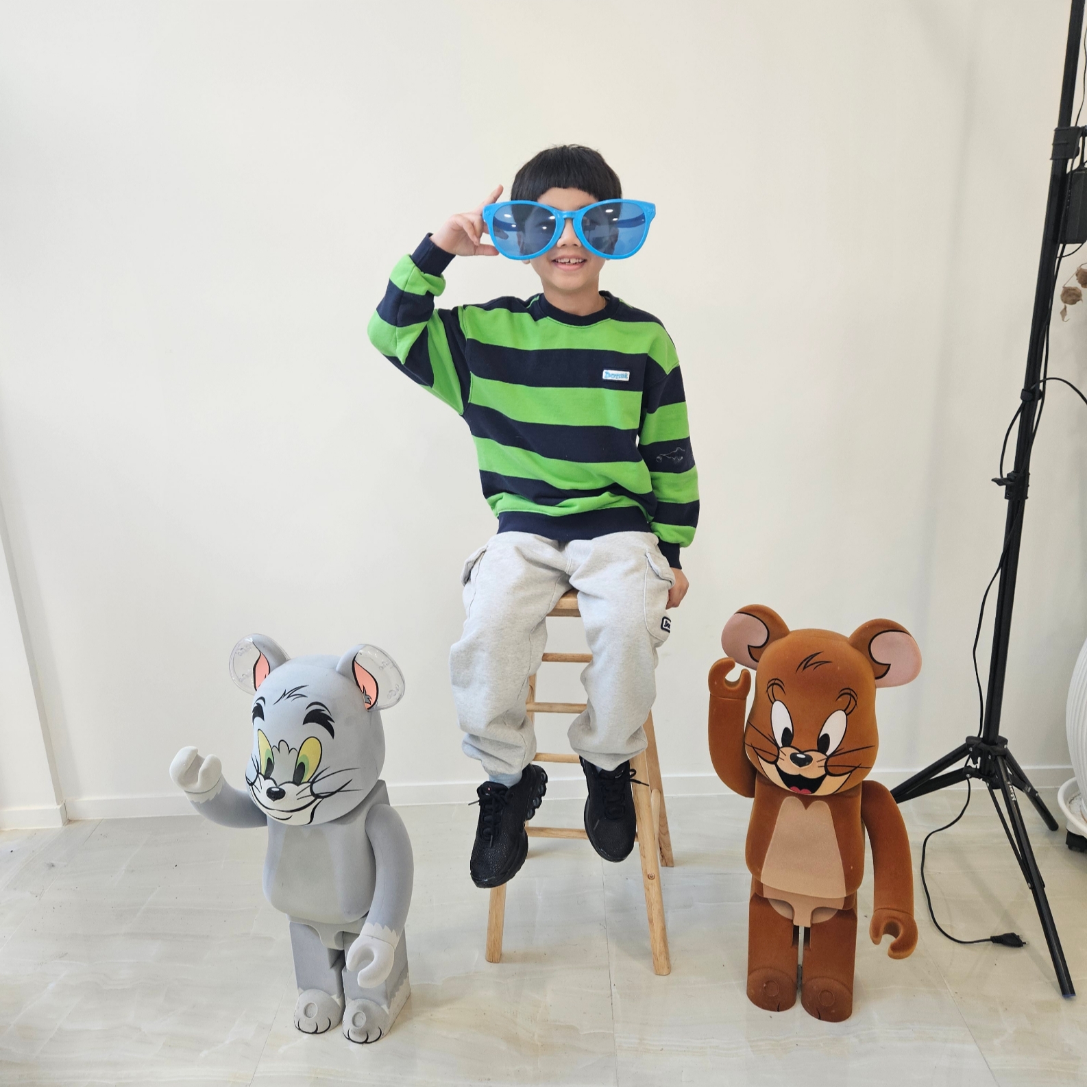 Maison Mihara Yasuhiro Baker OG Sole OD Canvas Low-top Sneakers Black, (Kids) Essentials Logo Print Sweatpants Garden Glove - Mr. Porter Exclusive 착용 스타일 - 5
