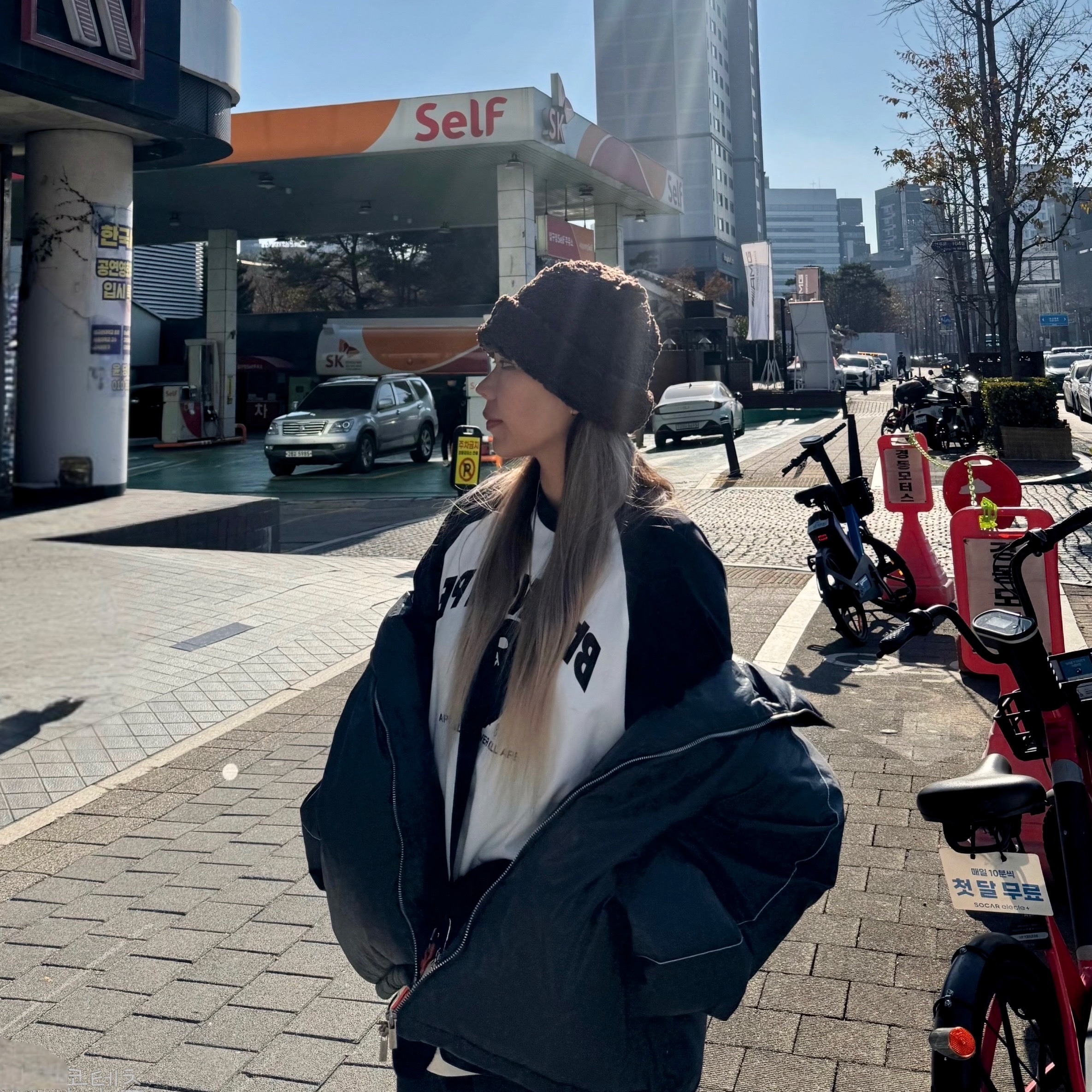 Palace Love Palace Fuzzy Ears Beanie Brown - 24FW 착용 스타일