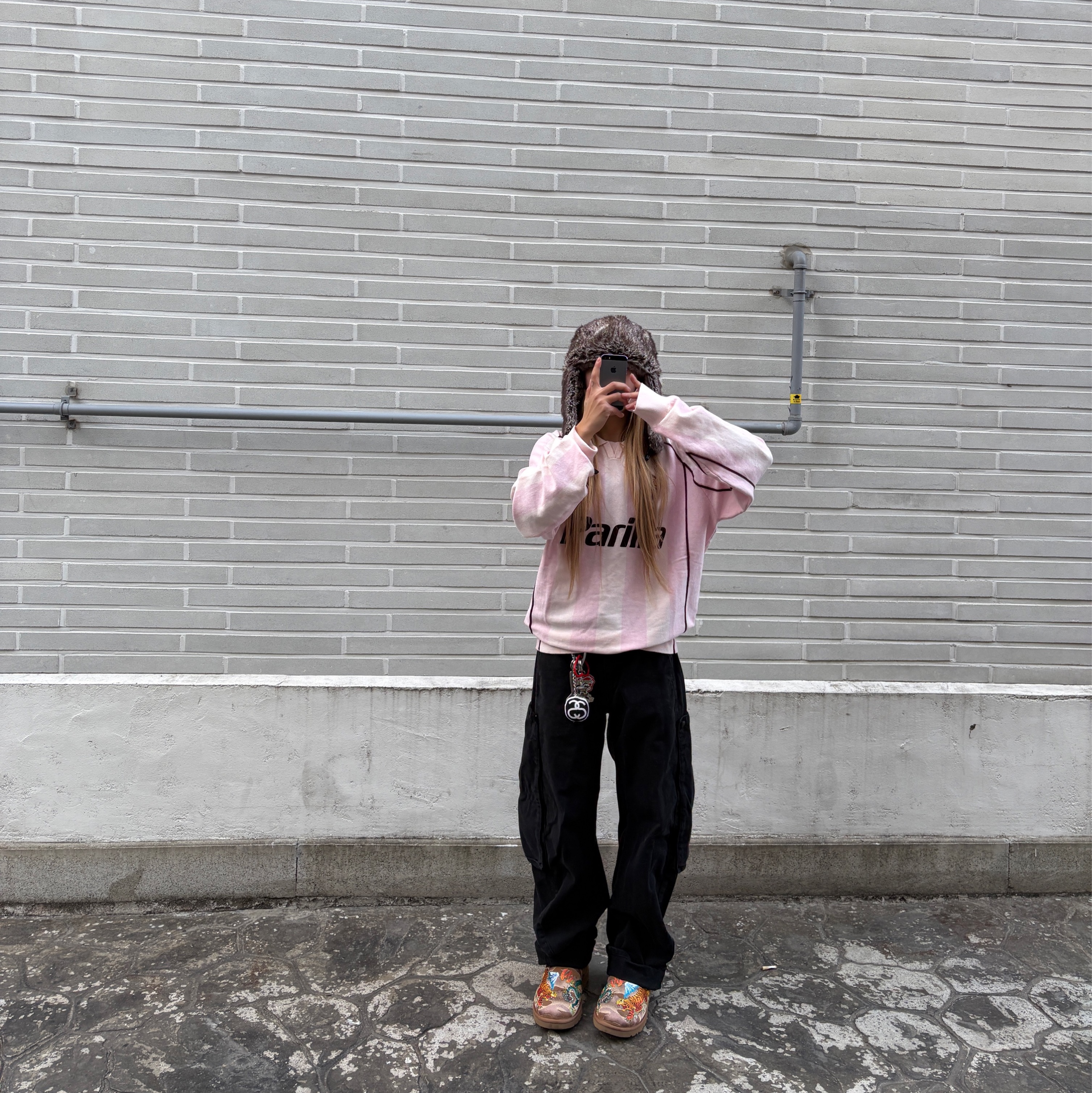 Palace Sportiva Knit Pink - 24FW, UGG x Palace Ultra Mini Boot Chestnut Camo 착용 스타일 - 1