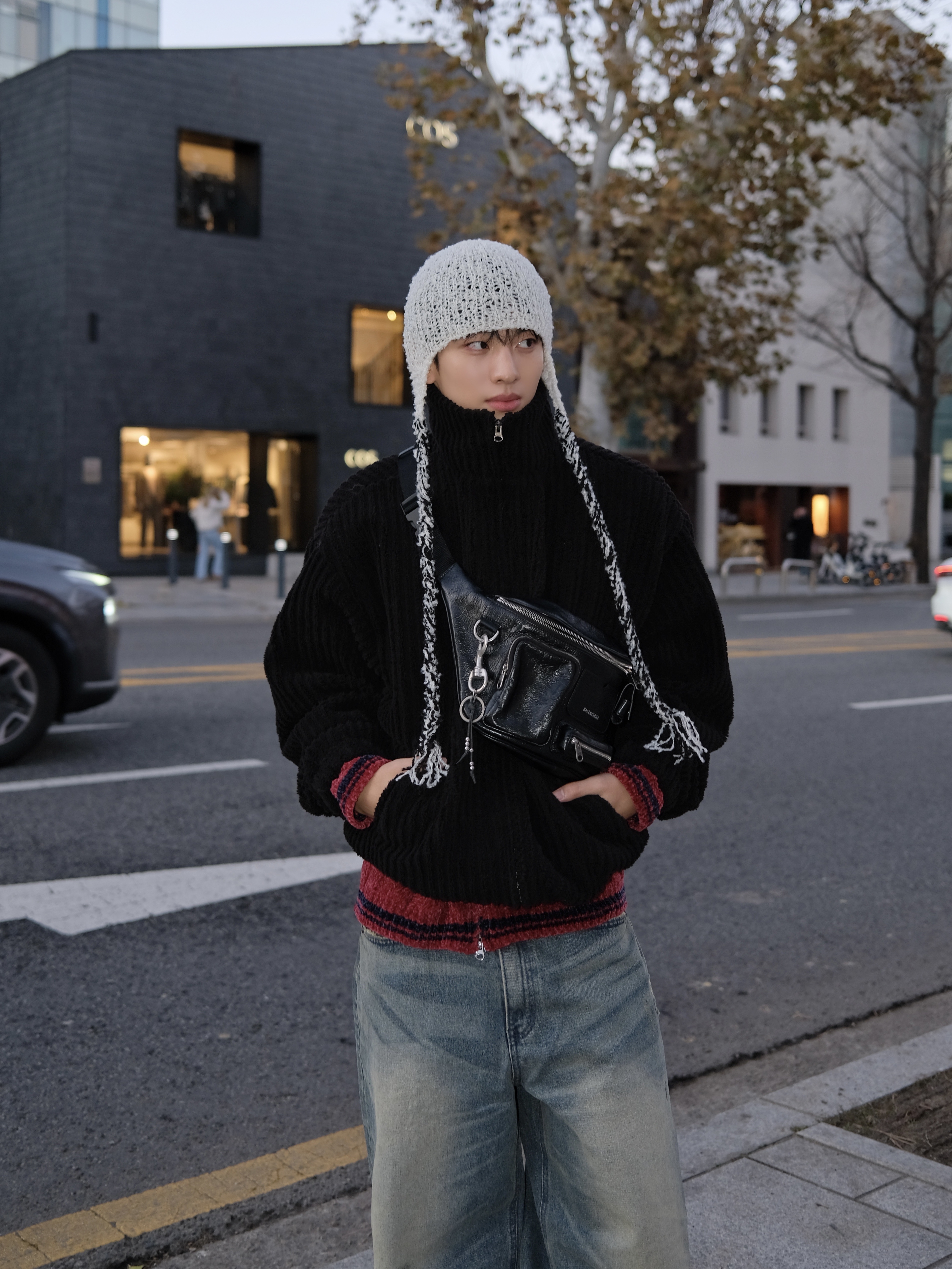 Converse x Drkshdw Turbowpn Black Cream, Balenciaga Superbusy Beltpack Black 착용 스타일 - 2