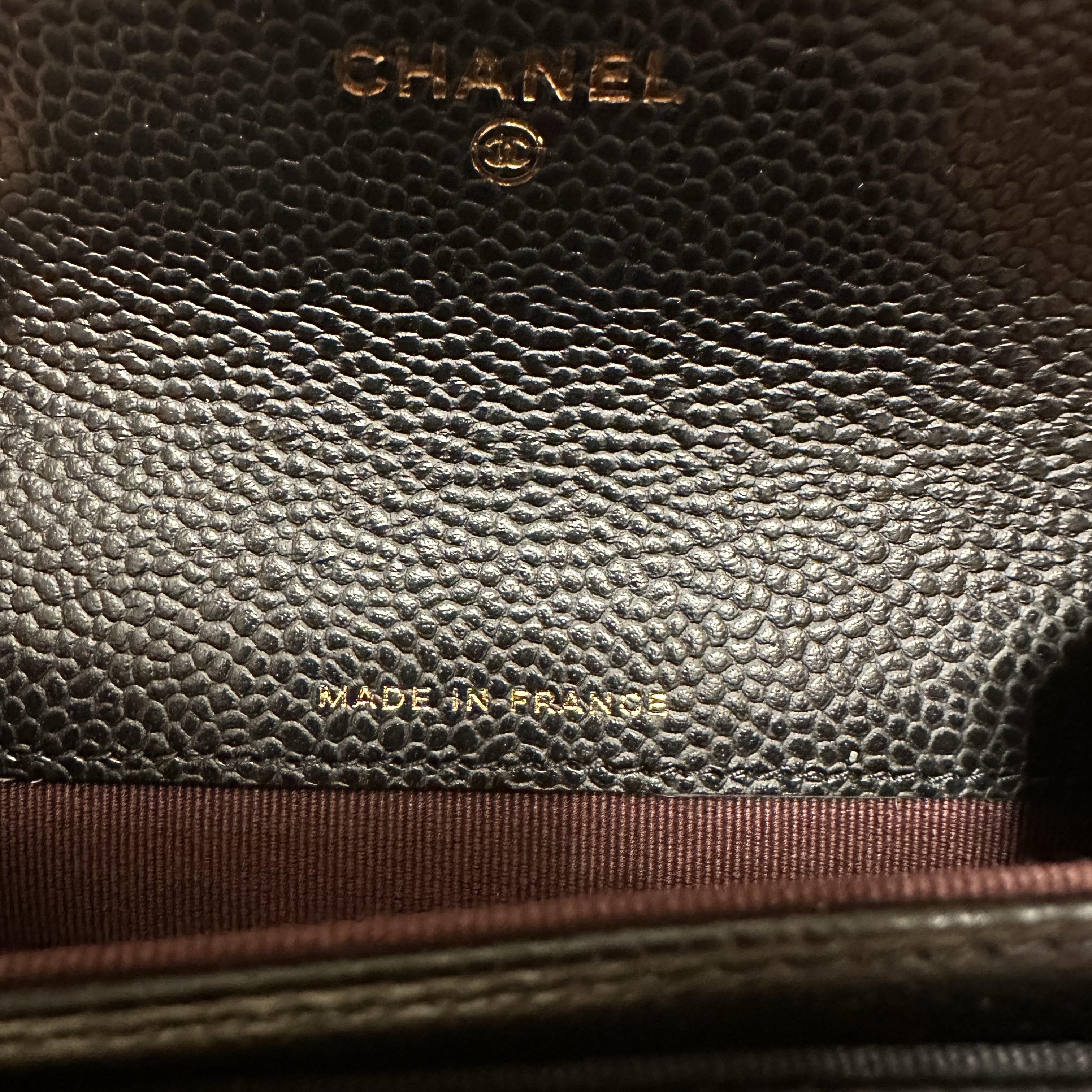 Chanel Classic Card Holder Grained Calfskin & Gold Black 착용 스타일 - 2