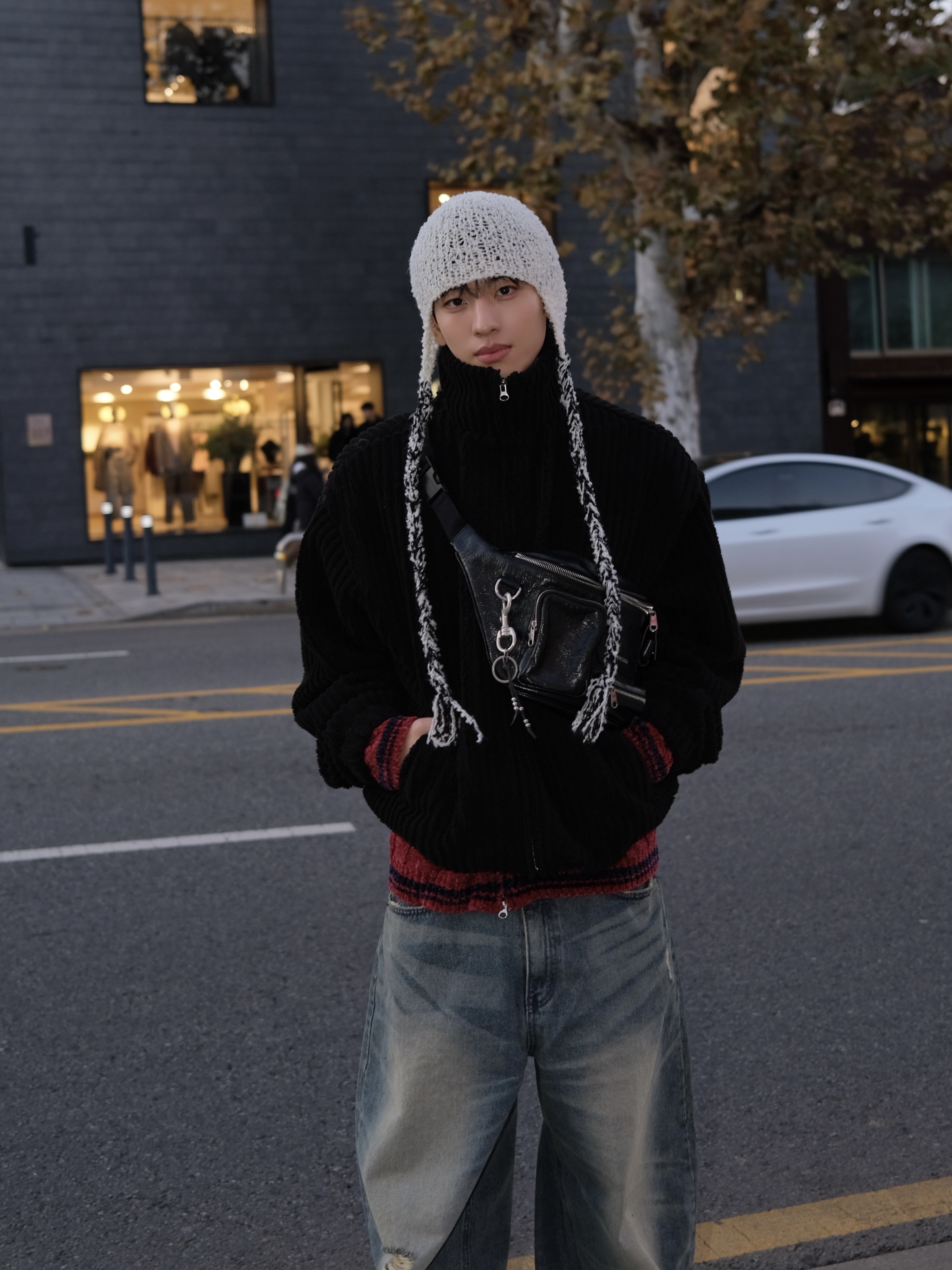 Converse x Drkshdw Turbowpn Black Cream, Balenciaga Superbusy Beltpack Black 착용 스타일 - 3