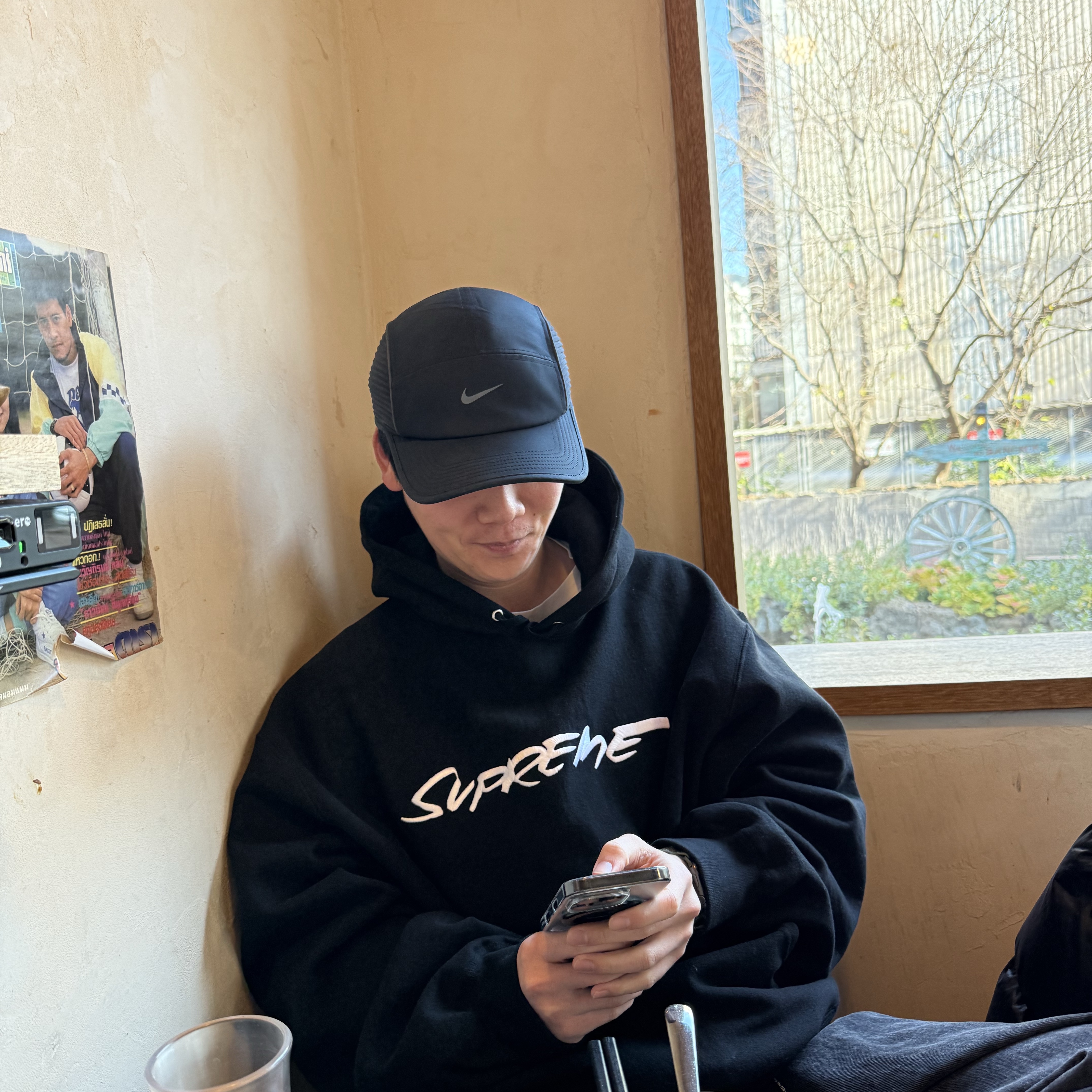 Supreme Futura Hooded Sweatshirt Black - 24SS, Nike Dri-Fit AeroBill Featherlight Perforated Running Cap Black 착용 스타일