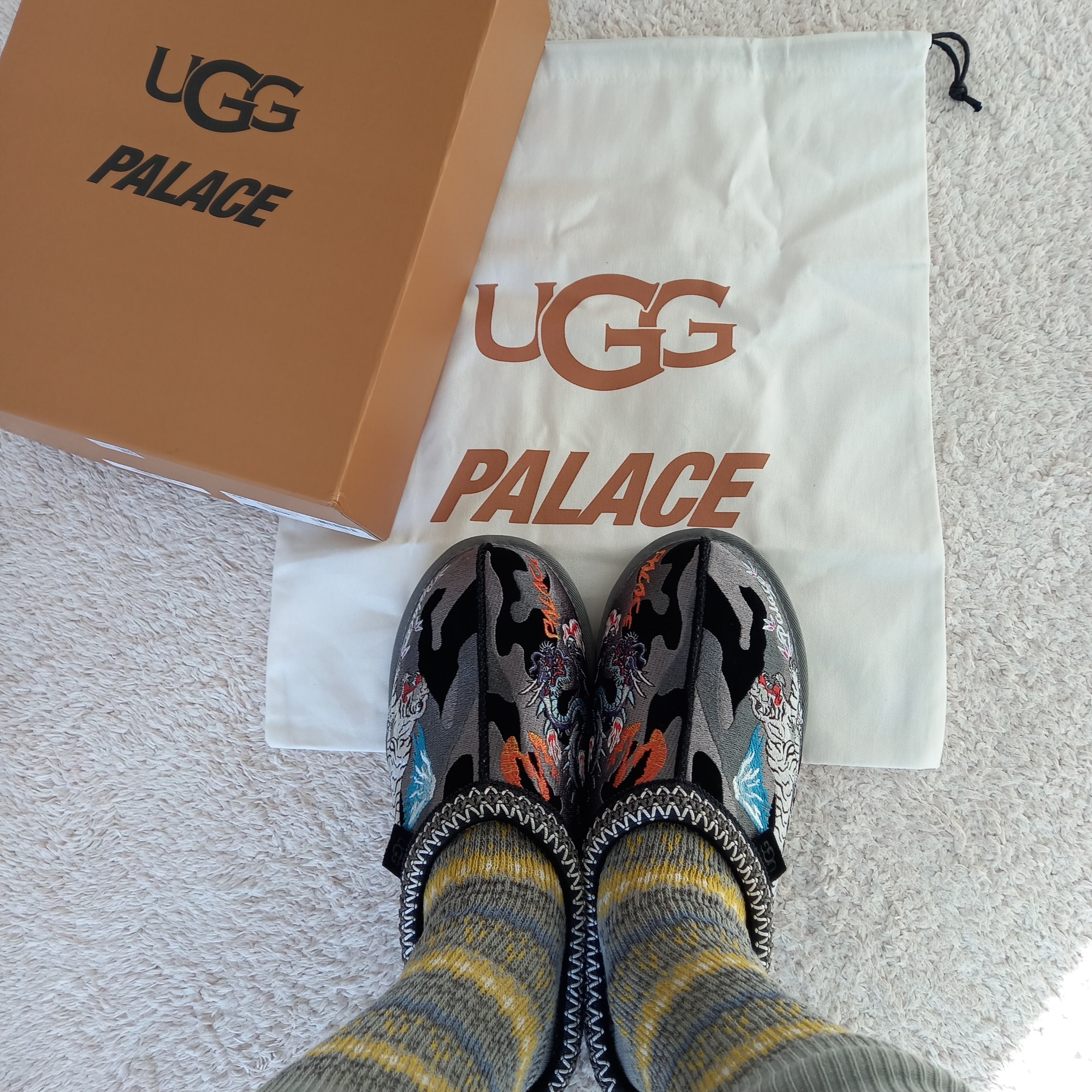 UGG x Palace Tasman Slipper Black Camo 착용 스타일 - 2