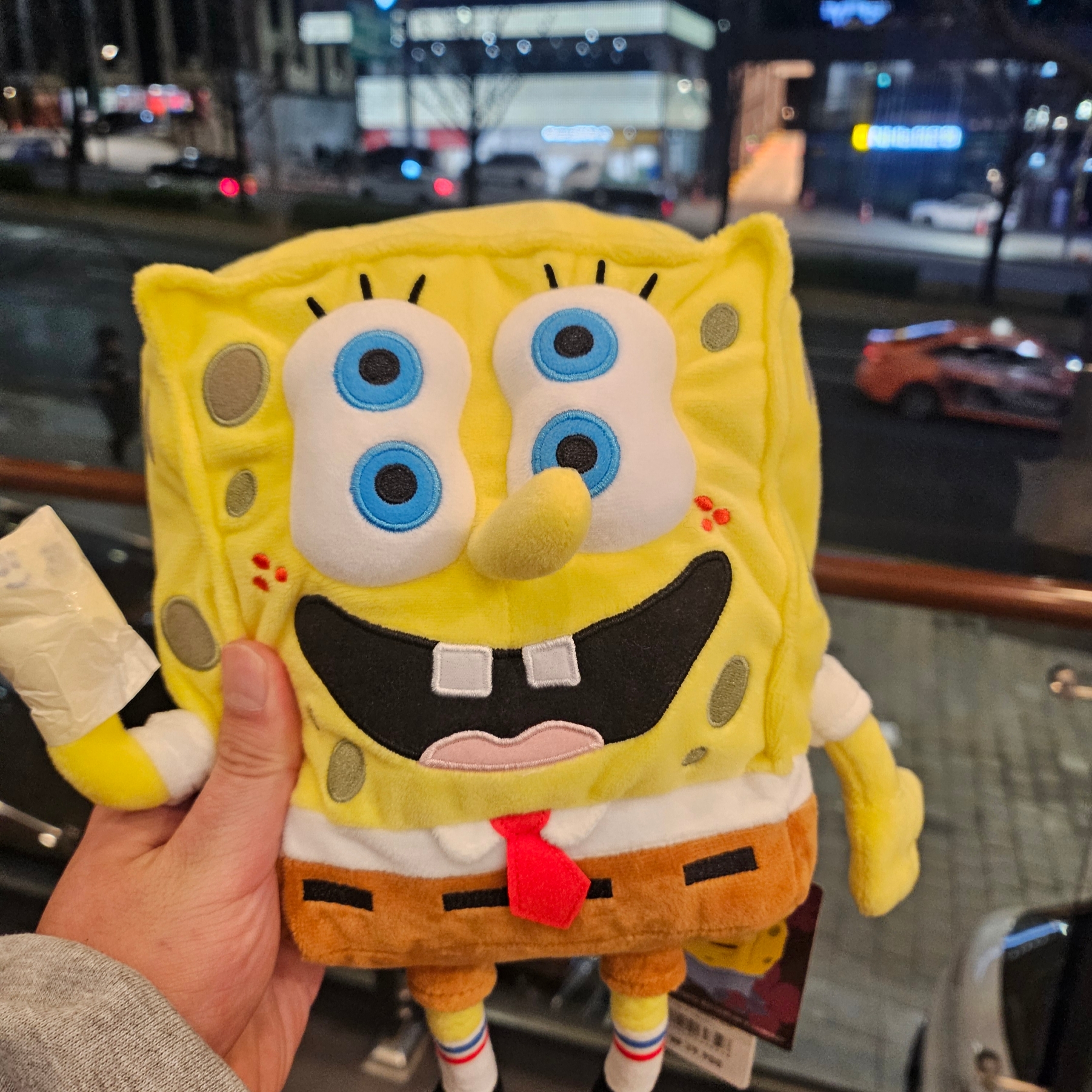 Uniqlo UT x CPFM x SpongeBob Plush Toy SpongeBob 착용 스타일