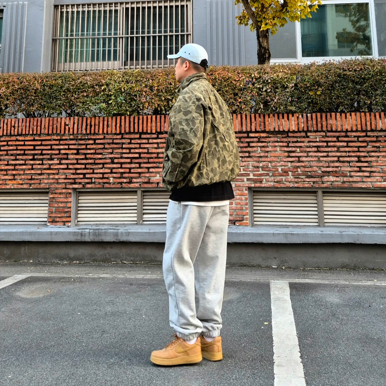 Nike Air Force 1 '07 WB Flax, Supreme Denim Camp Cap Washed Blue - 22FW 착용 스타일 - 1