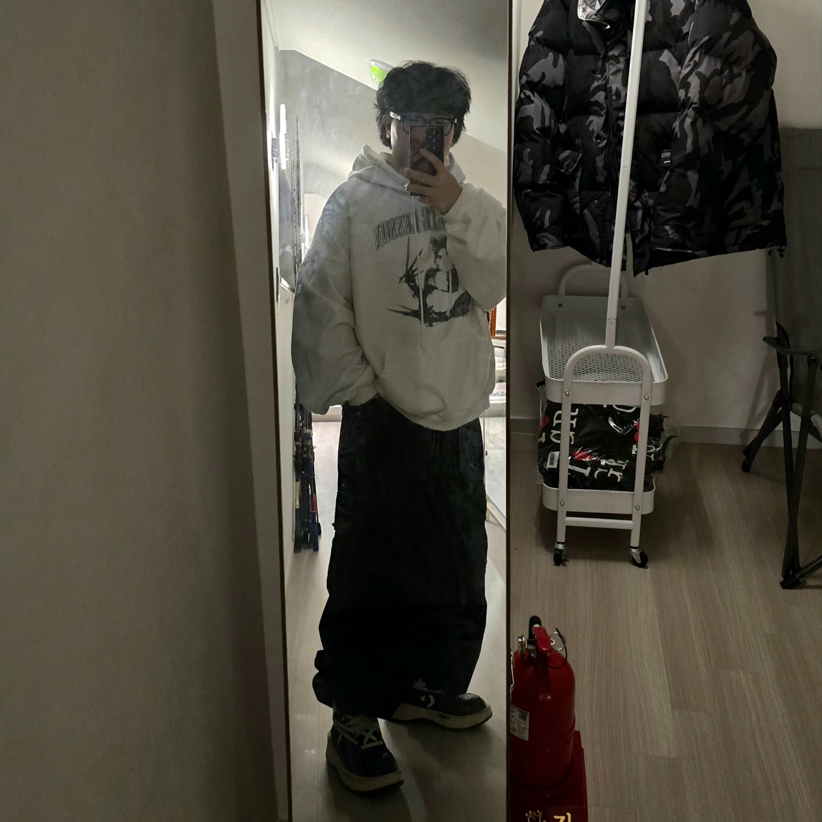 Converse x Drkshdw Turbowpn Black Cream, Project G/R x Atmos Etiquette Lesson Vintage Washed Hoodie White 착용 스타일 - 1