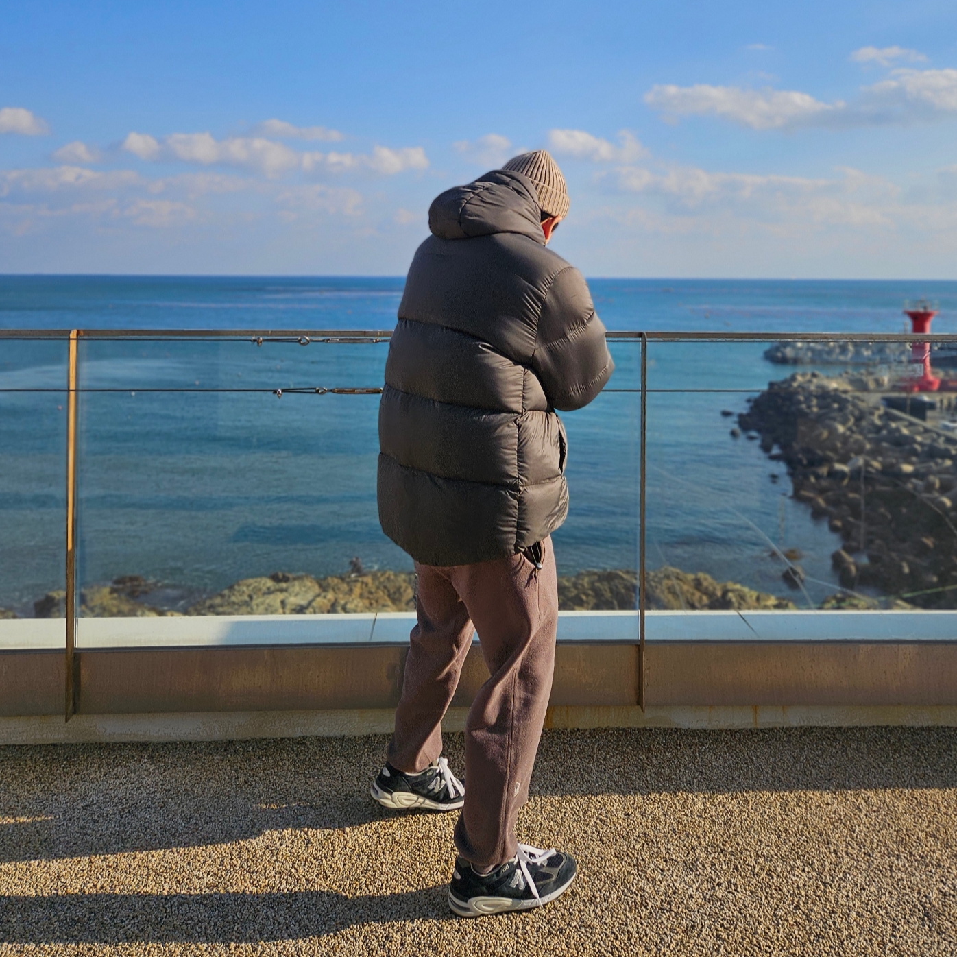 Patagonia Synchilla Snap-T Fleece Pullover Oatmeal Heather, New Balance 990v2 Made in USA Navy 착용 스타일 - 5