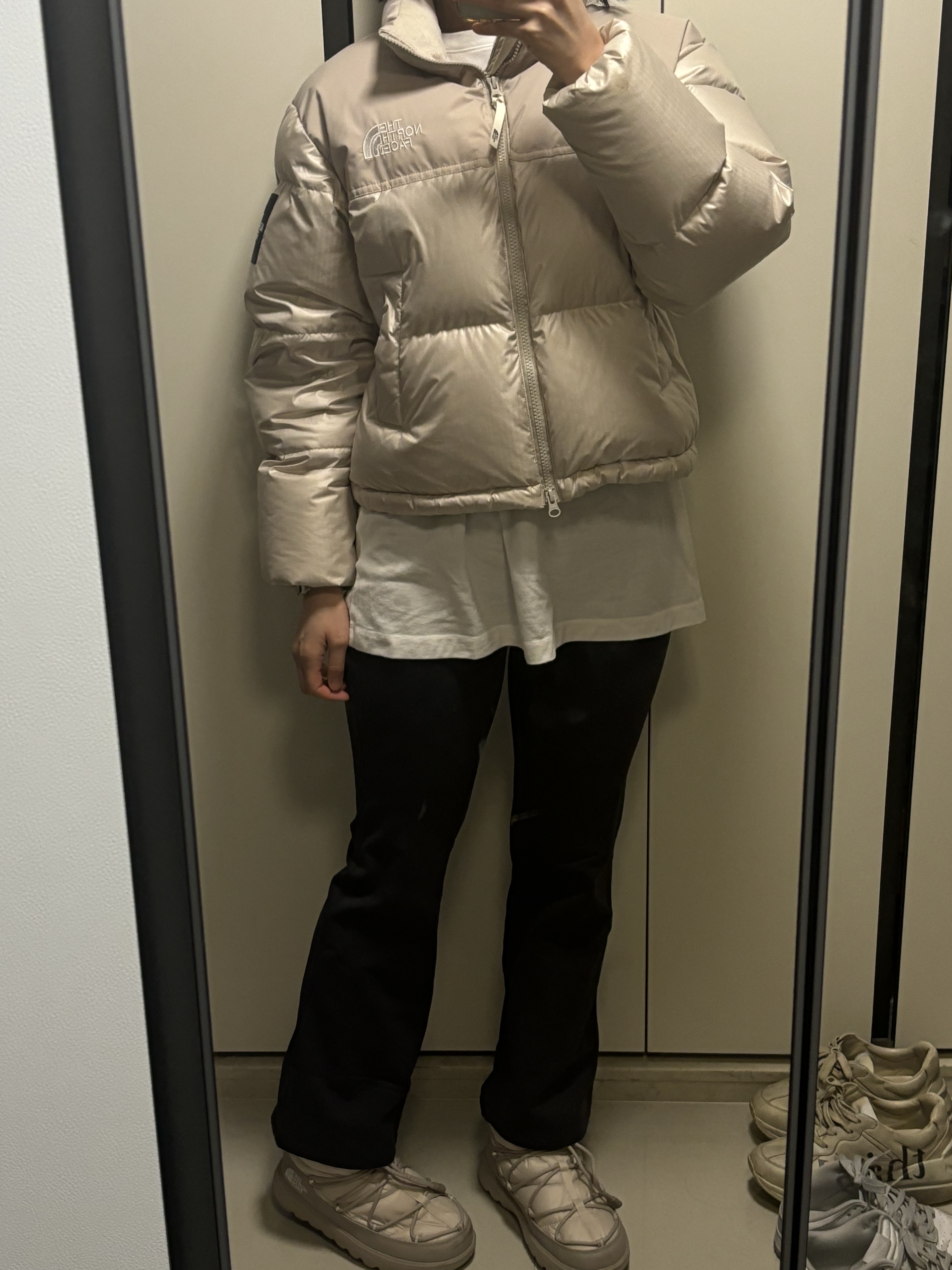 The North Face Borealis Short Boots Light Beige, Nike Dri-Fit Running T-Shirt Summit White - Asia 착용 스타일 - 2