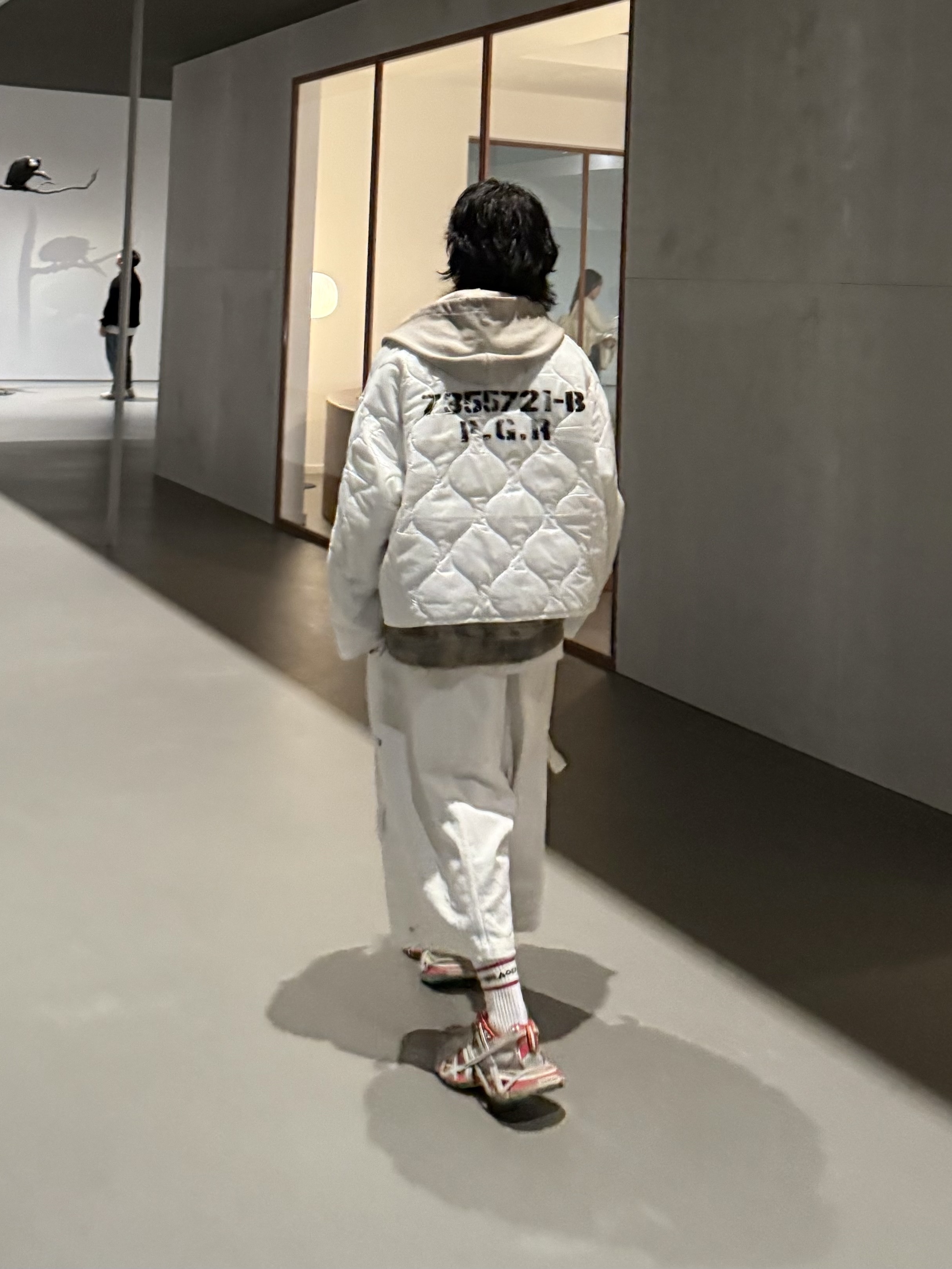 Project G/R Bondage Cross Fishtail Parka White Camo, Project G/R Furious Logo Applique Zip Hoodie Grey - 10 Corso Como Exclusive 착용 스타일 - 3