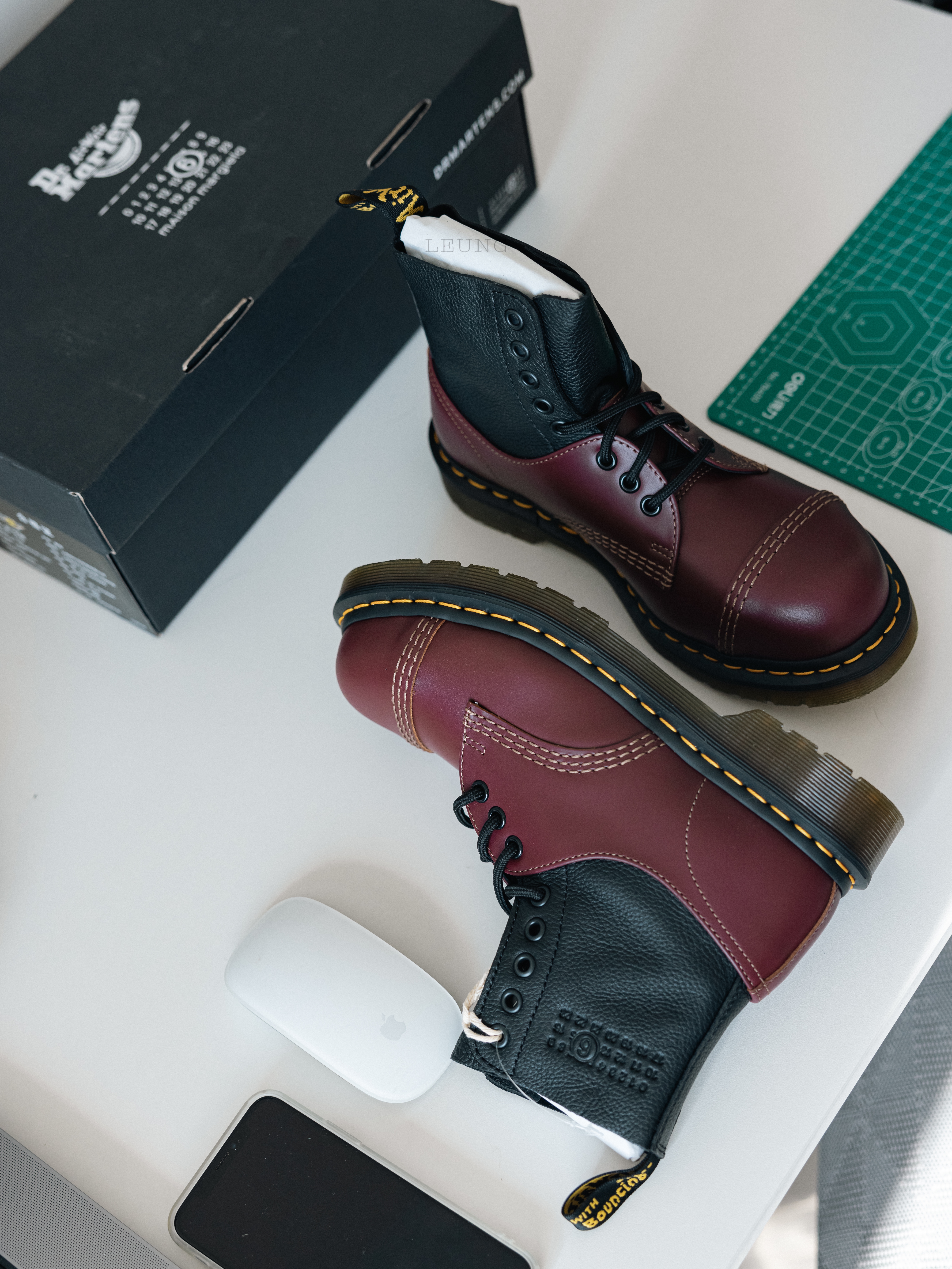 Dr. Martens x MM6 Maison Margiela 1460/1461 Twist ST Vintage Smooth Virginia Multi 착용 스타일 - 1