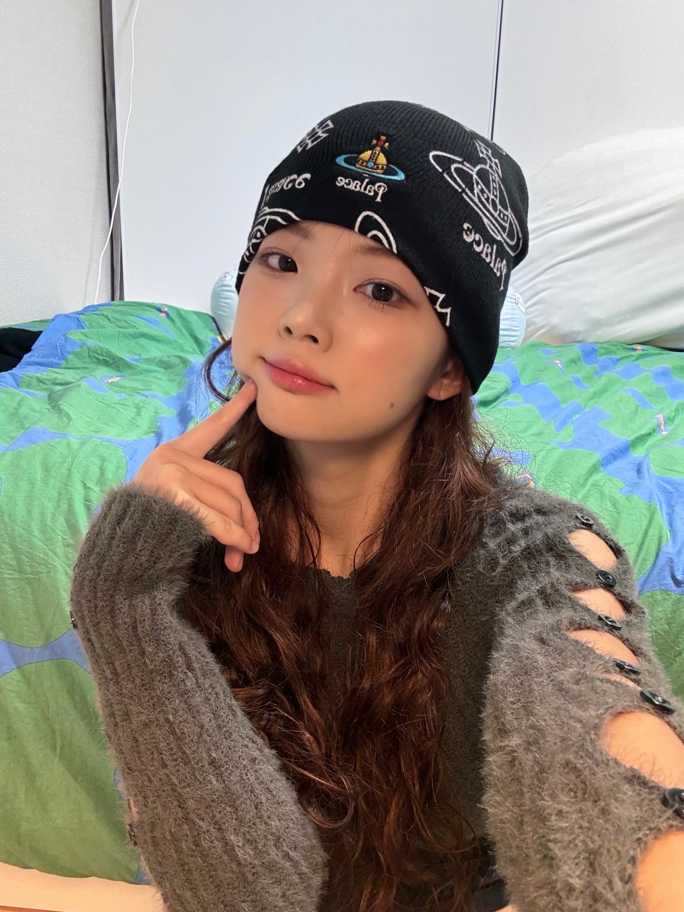 Palace x Vivienne Westwood Jersey Beanie Black - 24FW 착용 스타일
