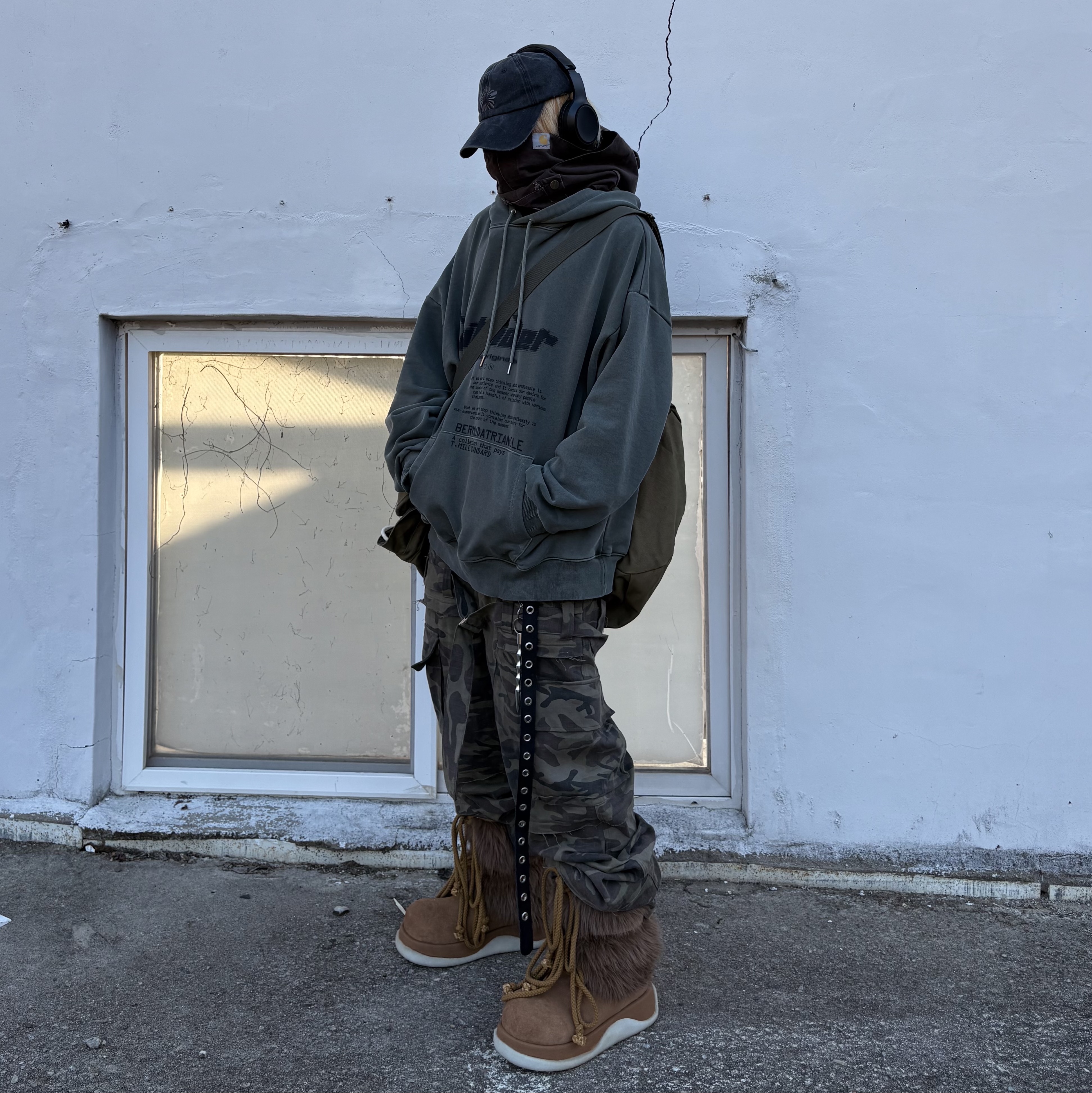 Wapworks Herringbone Belted Cargo Pants Camo 착용 스타일 - 1