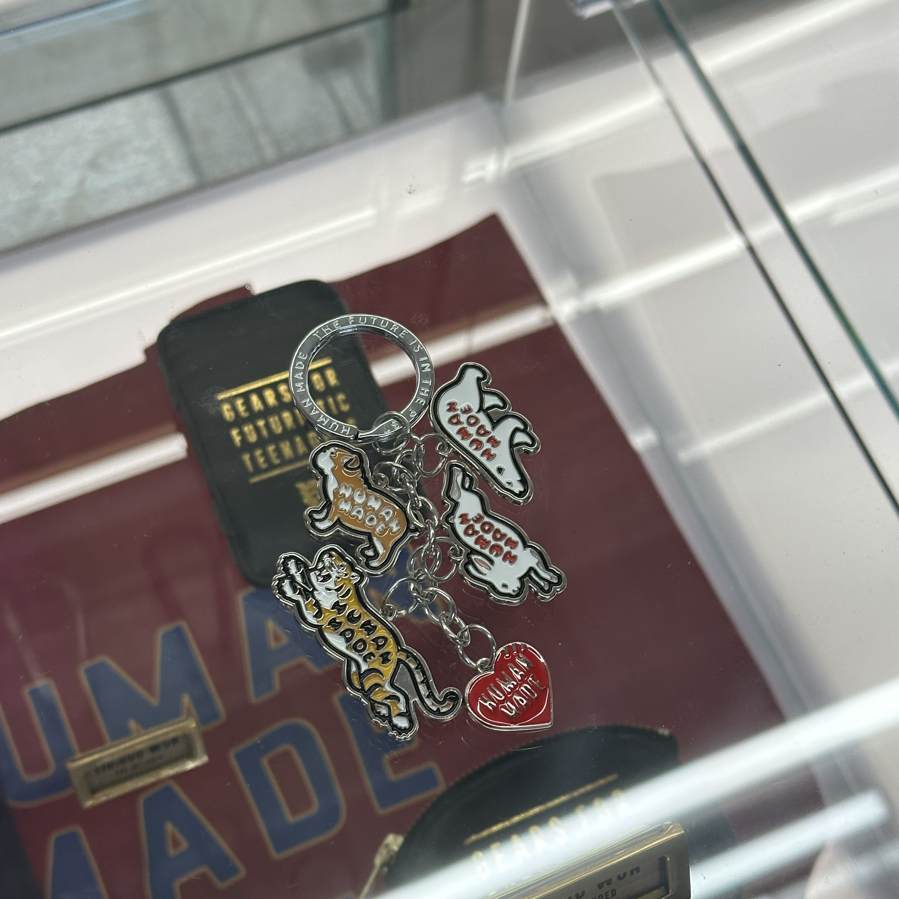 Human Made Heart Keyring Yellow, Human Made Heart Keyring Red 착용 스타일 - 2